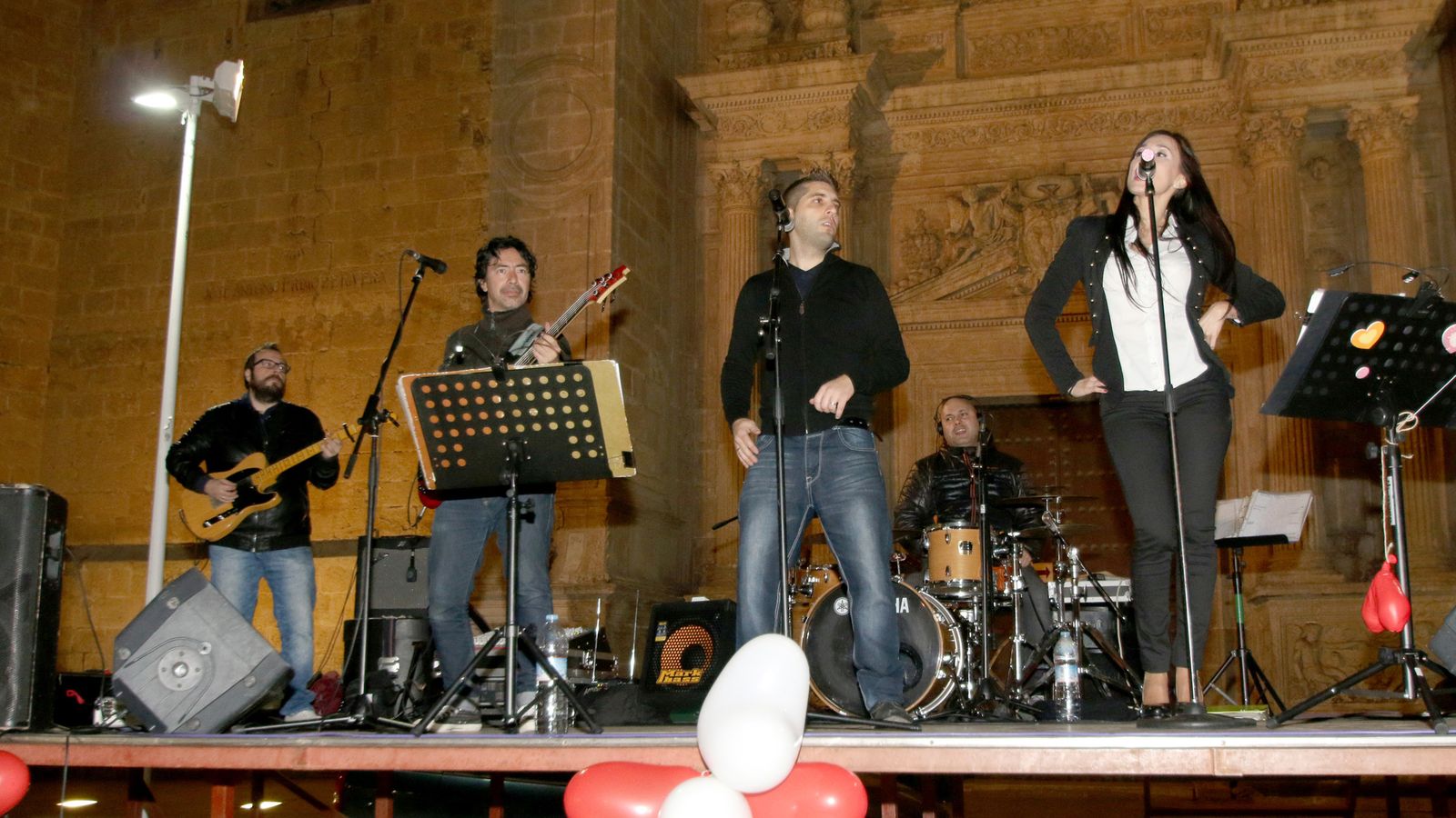 Los Vinilos actuarán en Adra.