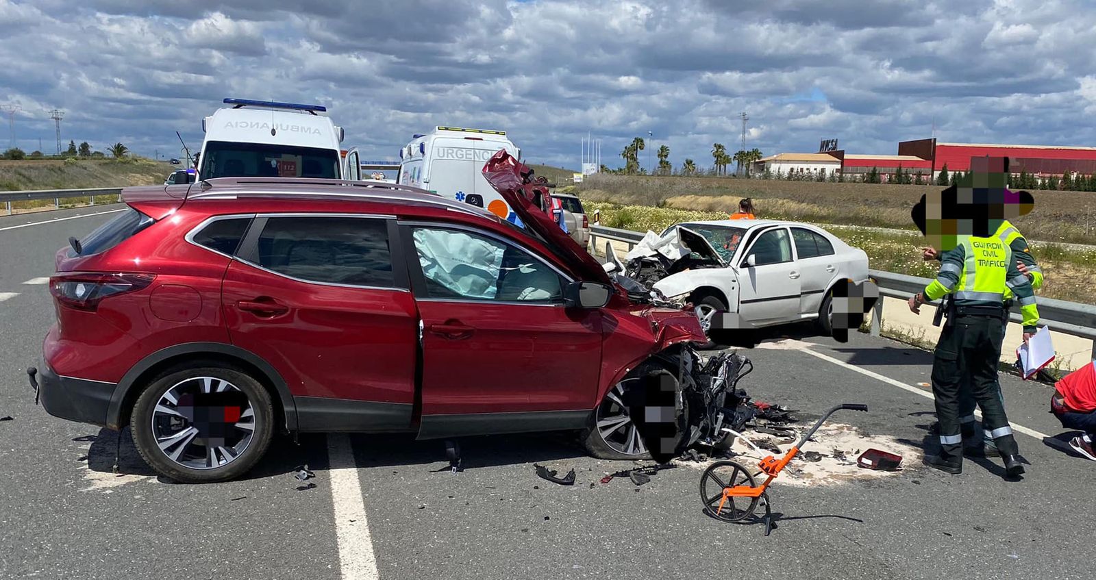Estado en el que quedaron los dos vehículos implicados en el accidente