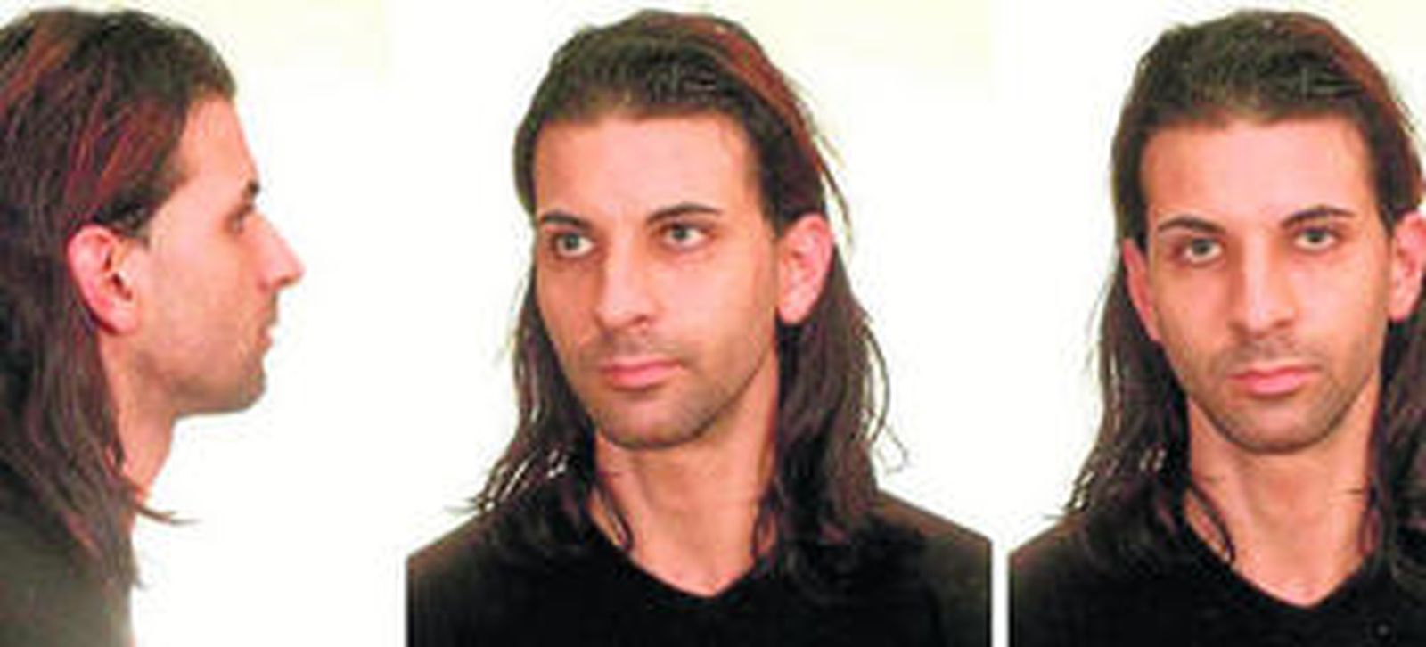 José Antonio García Rodríguez, el 'Cobra'. Arriba, fotografías del sospechoso distribuidas por la Guardia Civil tras la agresión en Utrera. Junto a estas líneas, un agente del instituto armado examina una mochila con ropa del detenido encontrada en las inmediaciones de esta localidad. La colaboración ciudadana ha jugado un papel importante en la localización del Cobra en París.