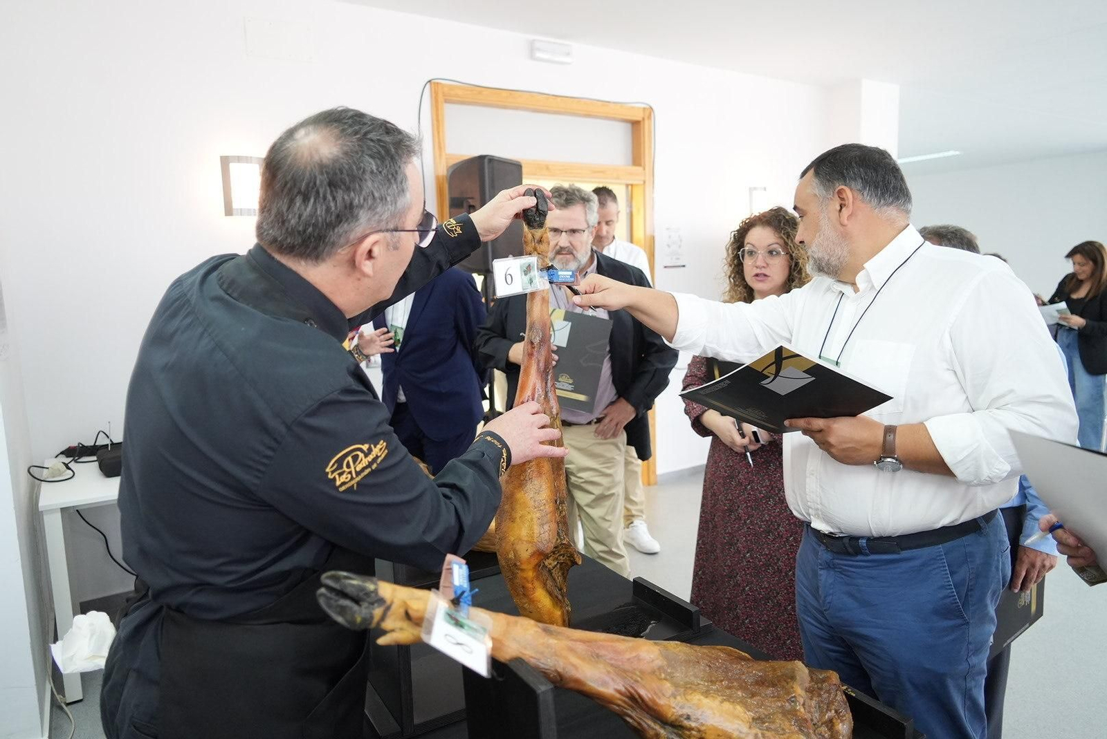 El concurso al mejor jamón de bellota 100% ibérico de Los Pedroches, en imágenes