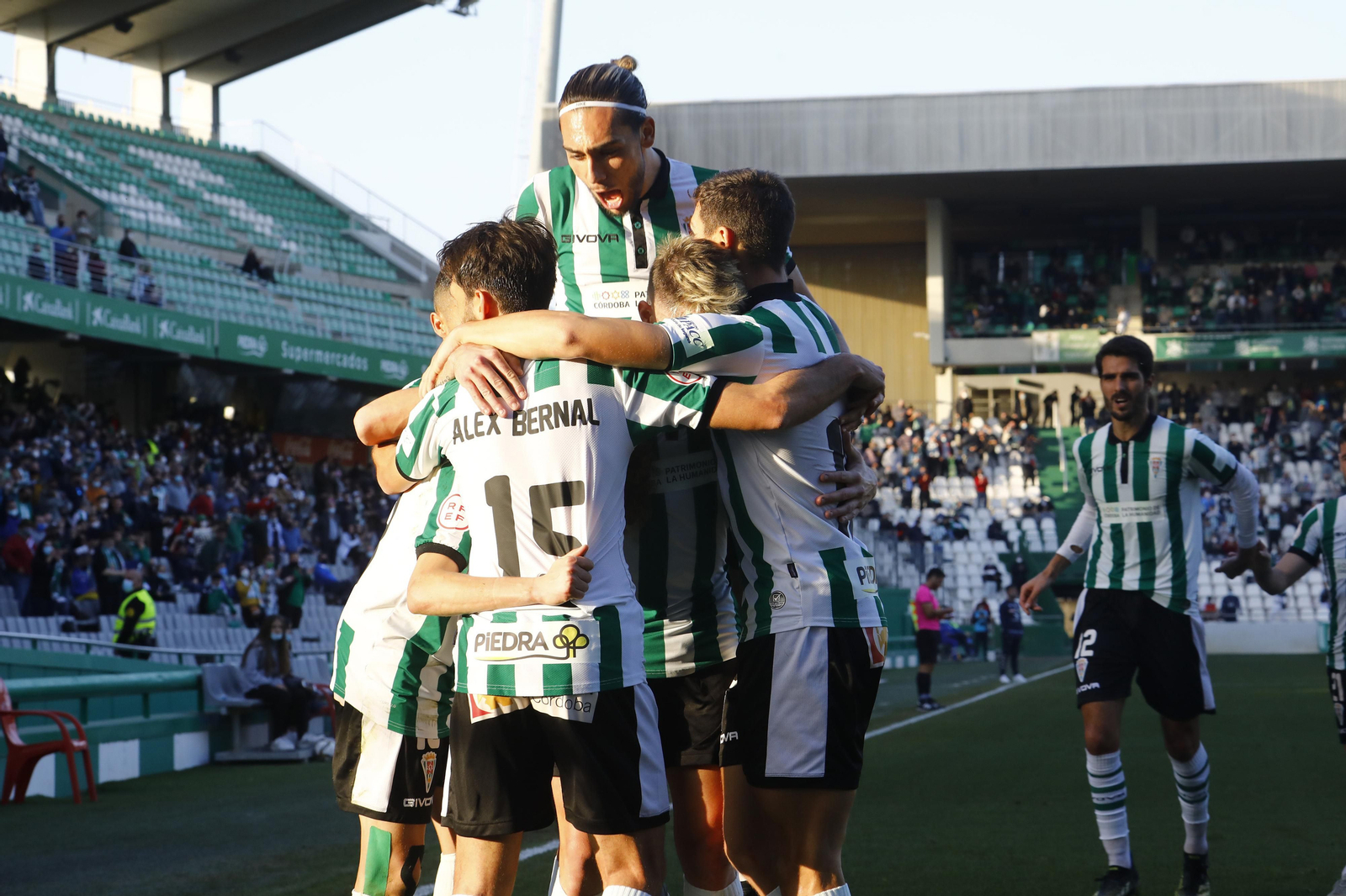 Los jugadores del Córdoba CF celebran el tanto de Antonio Casas. Los jugadores del Córdoba CF celebran el tanto de Antonio Casas.