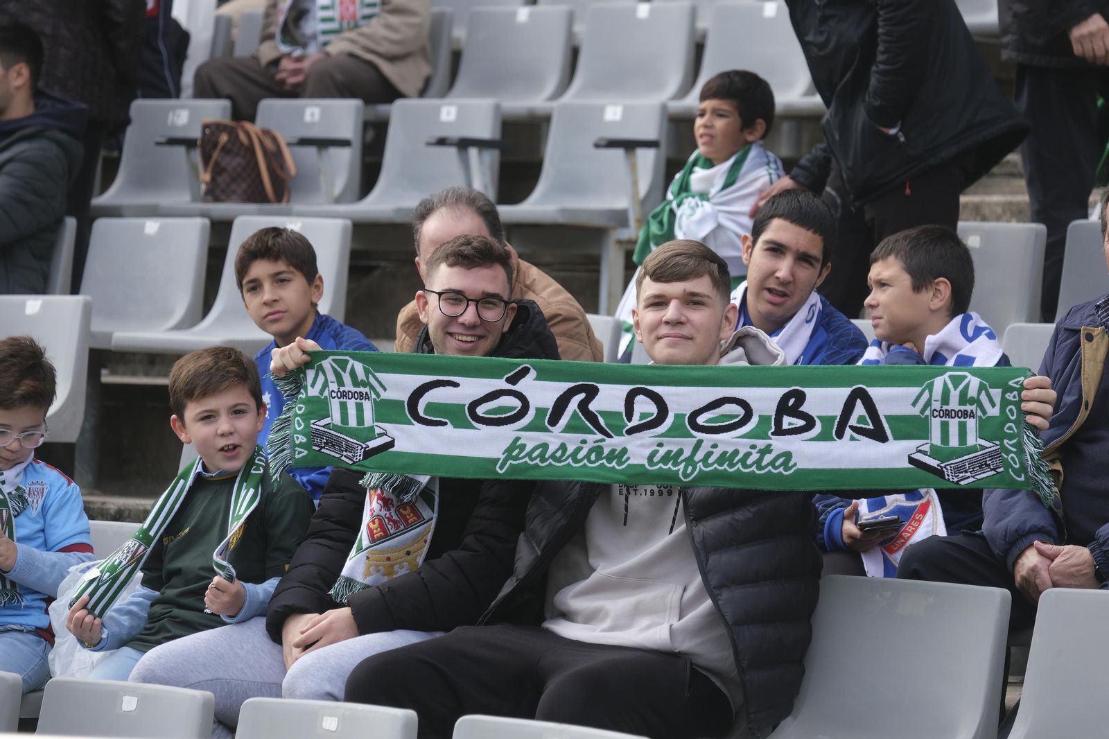 Las imágenes del ambiente en las gradas de El Arcángel en el Córdoba CF - Linares
