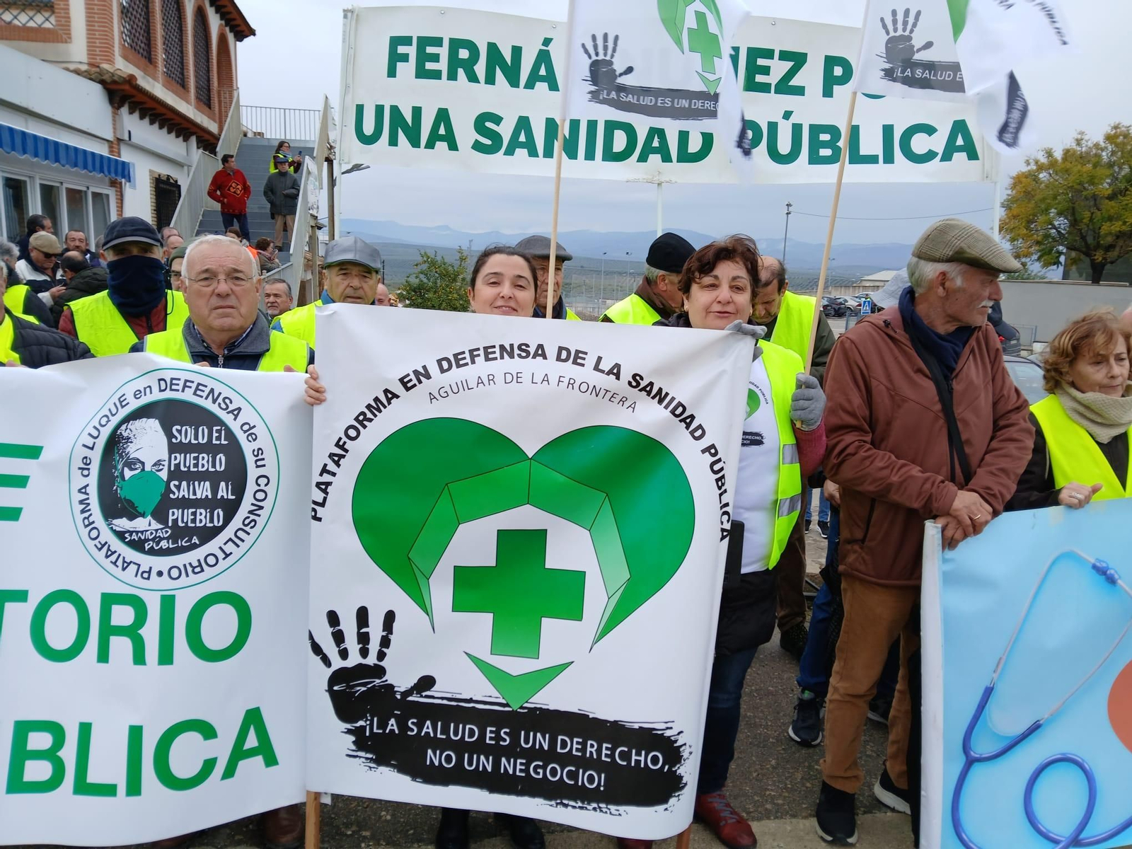 Las imágenes del corte de la N-432 en Espejo por la sanidad pública Las imágenes del corte de la N-432 en Espejo por la sanidad pública