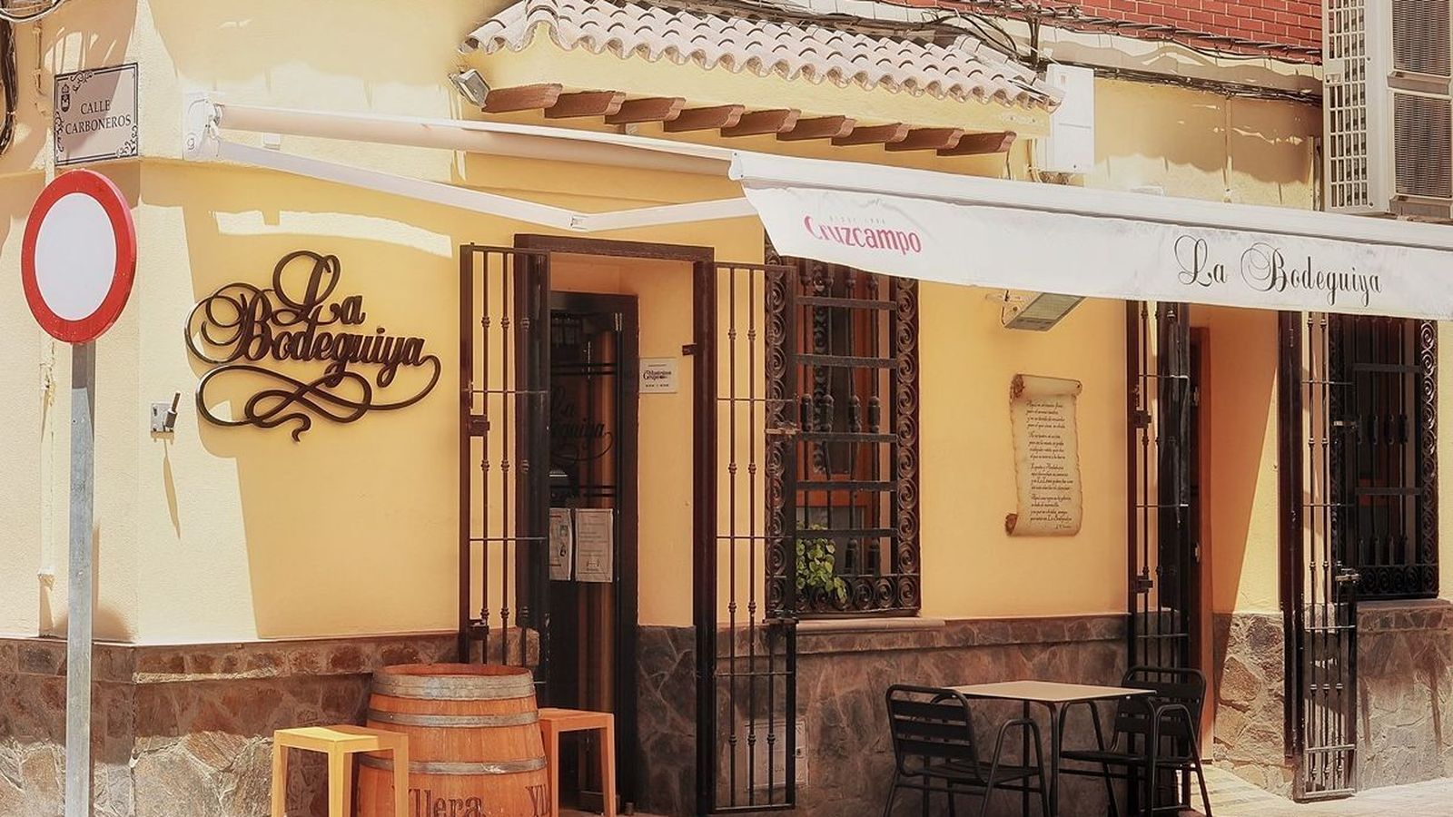 Fachada de la Bodeguiya