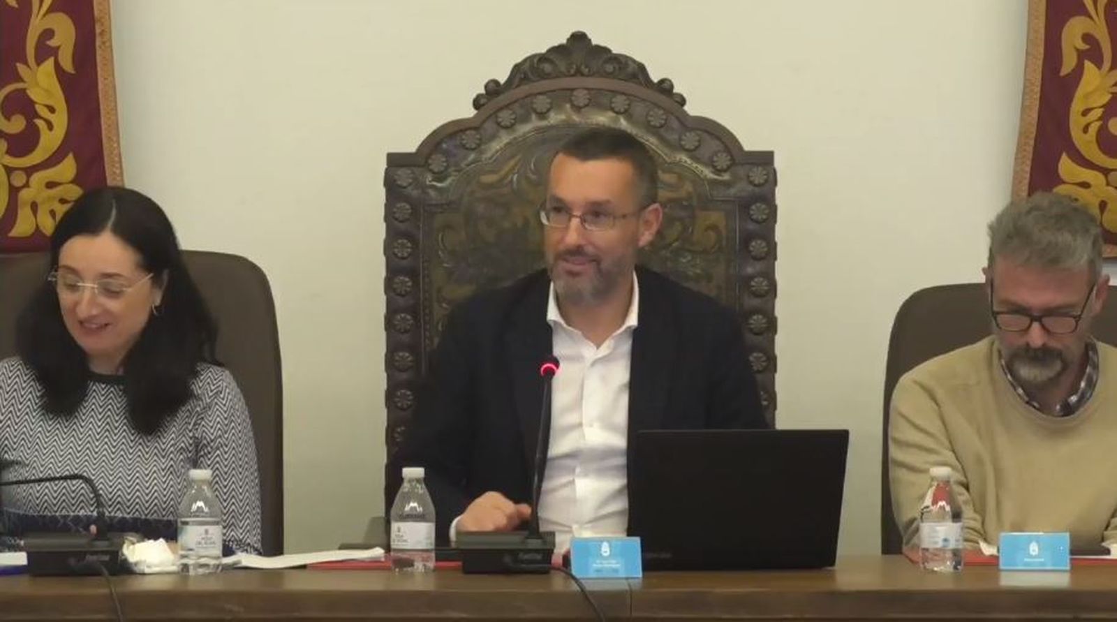 La sesión plenaria del Ayuntamiento de La Línea.