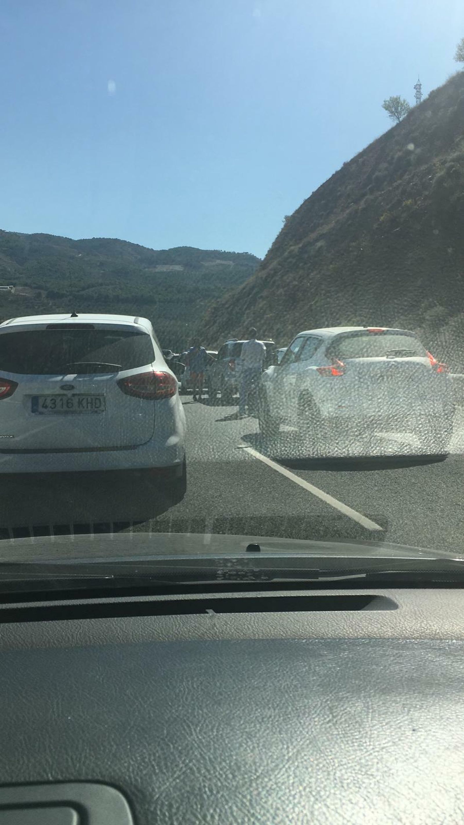 Retenciones a consecuencia del accidente mortal en la A-44 a la altura de Lecrín.