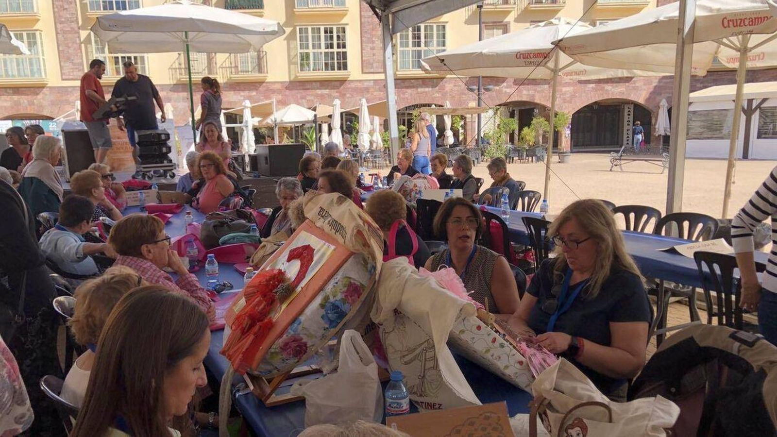 El encuentro de Encajeras de Bolillo del pasado año cosechó un rotundo éxito de participación.