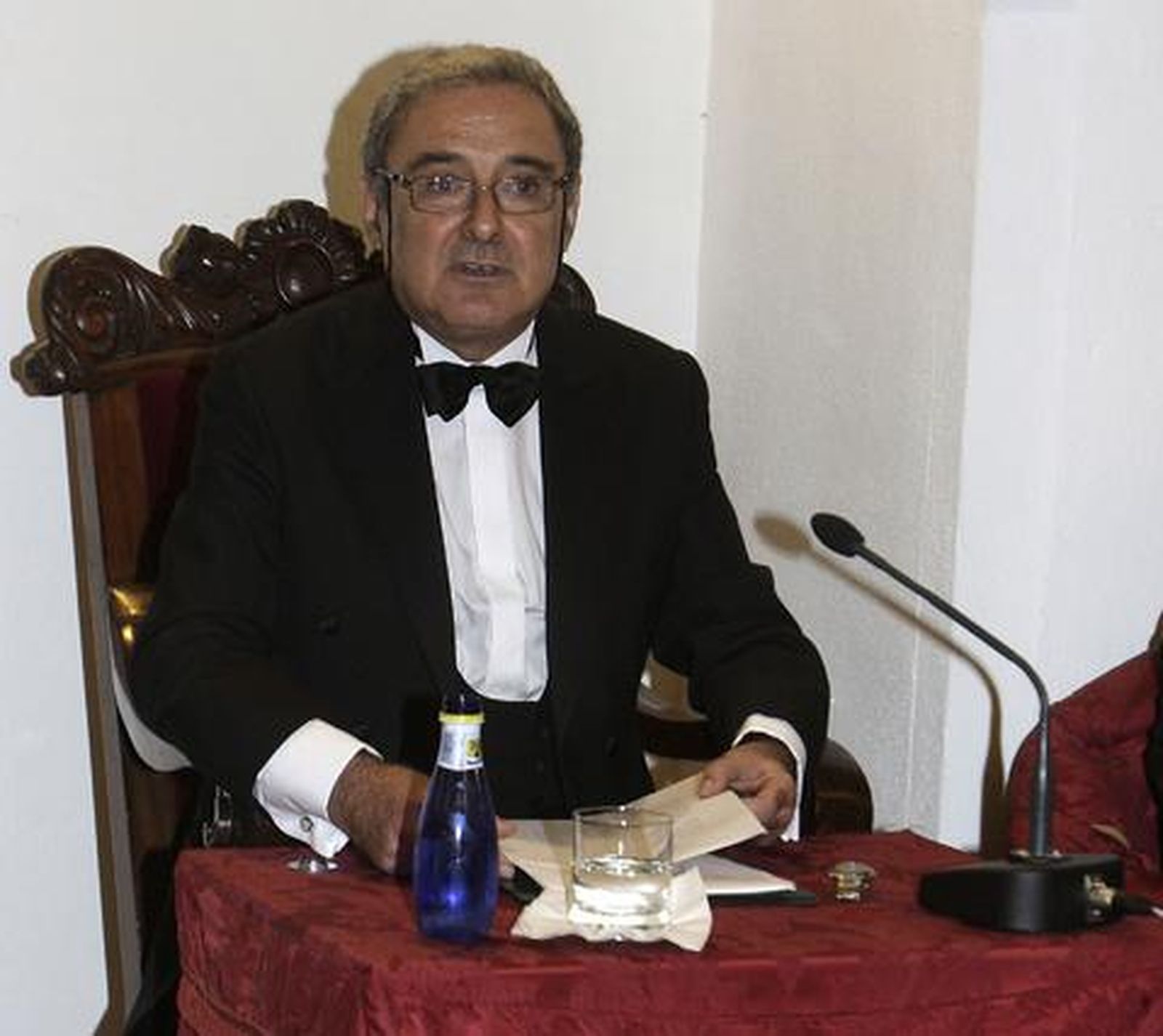El arabista Rafael Valencia, quien dirigió en Bagdad el Instituto Hispano-Árabe, dedicó su discurso de ingreso a los refranes en la Sevilla árabe.

Foto: José Ángel García