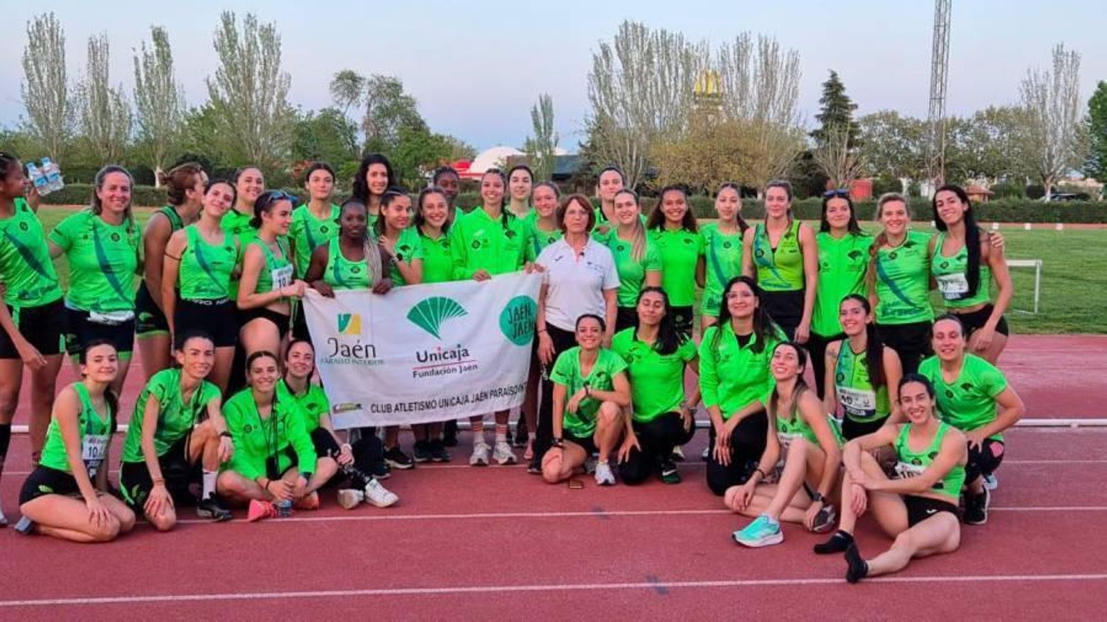 Equipo del Unicaja Jaén Paraíso Interior femenino en Leganés.