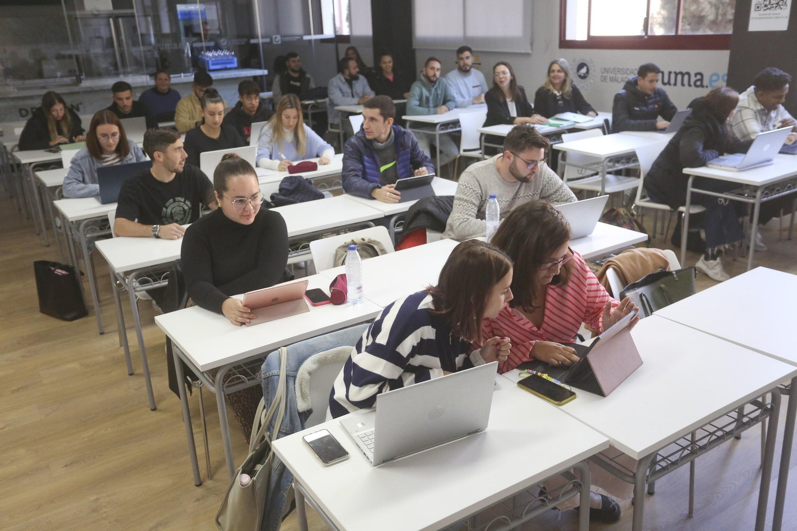Alumnos en la Facultad de Turismo de la Universidad de Málaga.