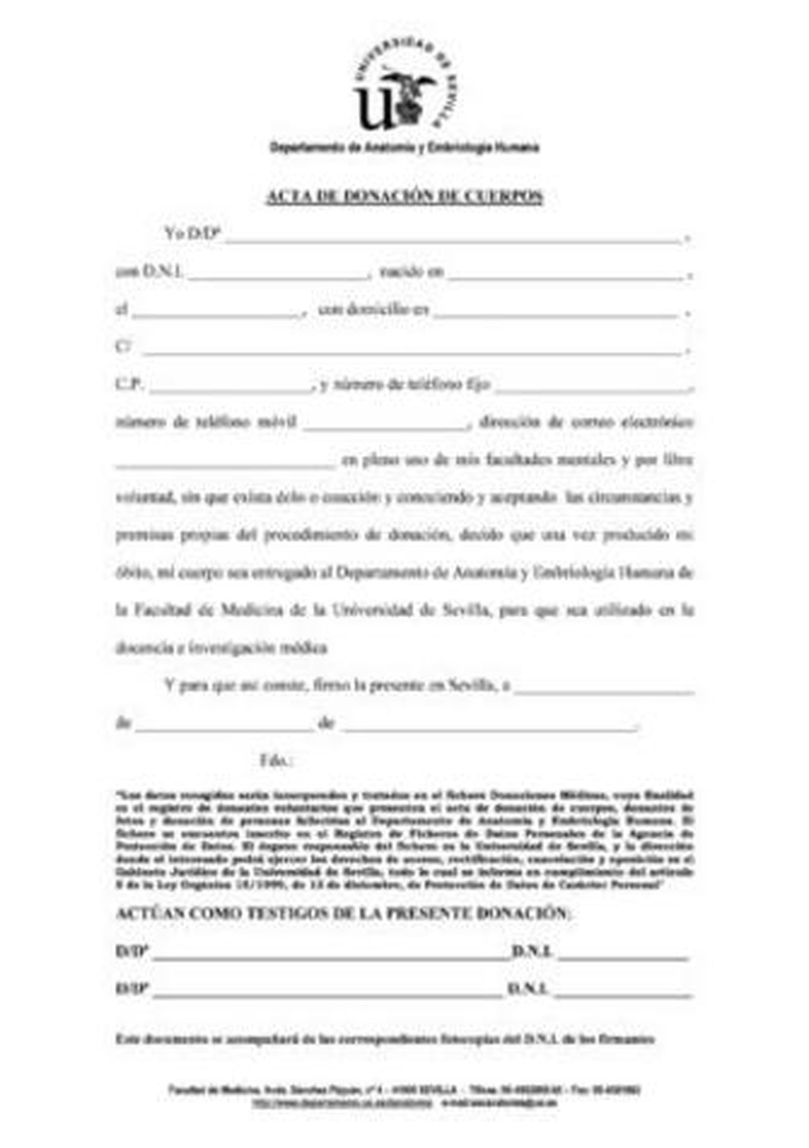 Un hombre ataviado con una bata baja las escaleras del Instituto de Anatomía de la Facultad de Medicina.