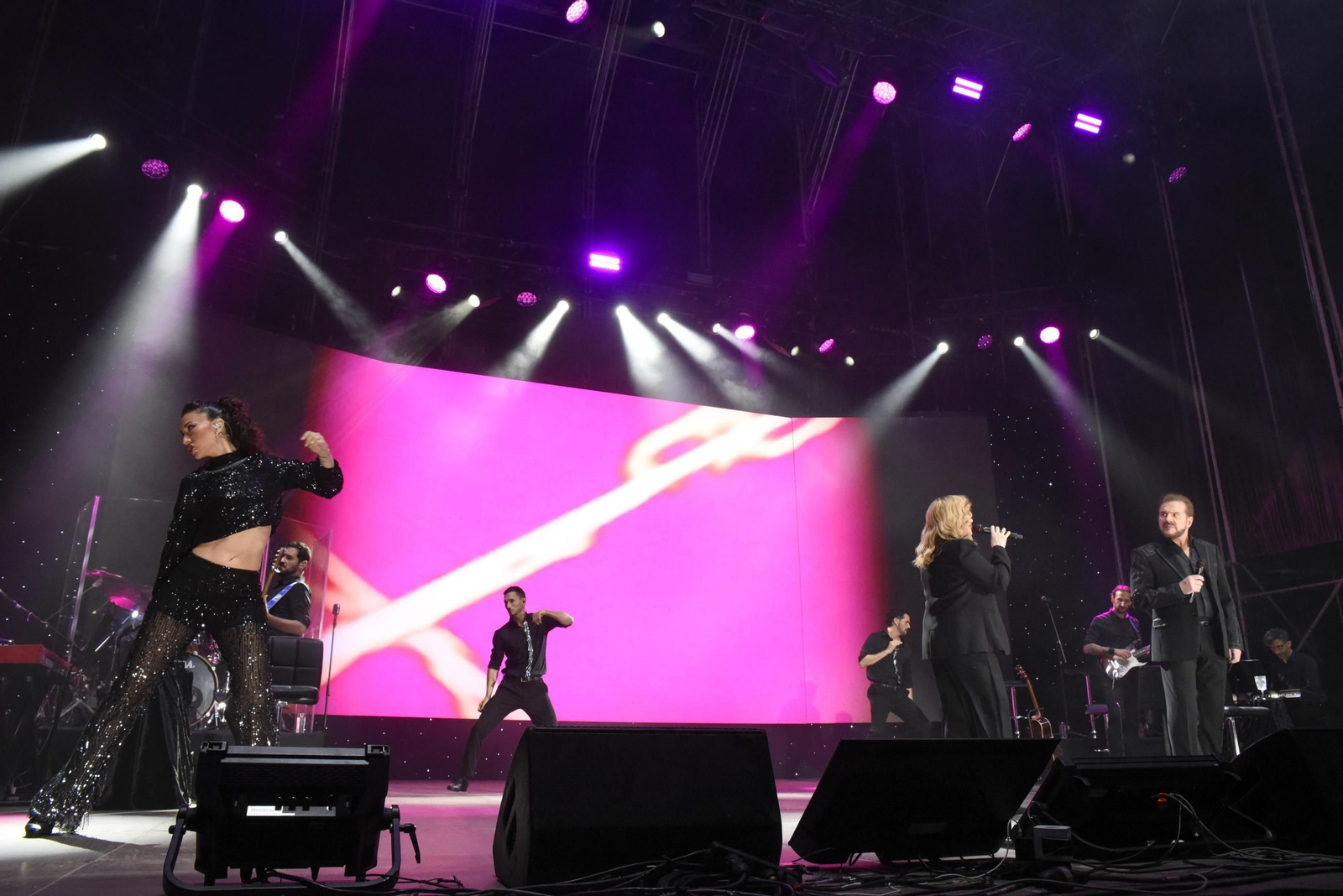 Fotos del concierto de Pimpinela en La Línea