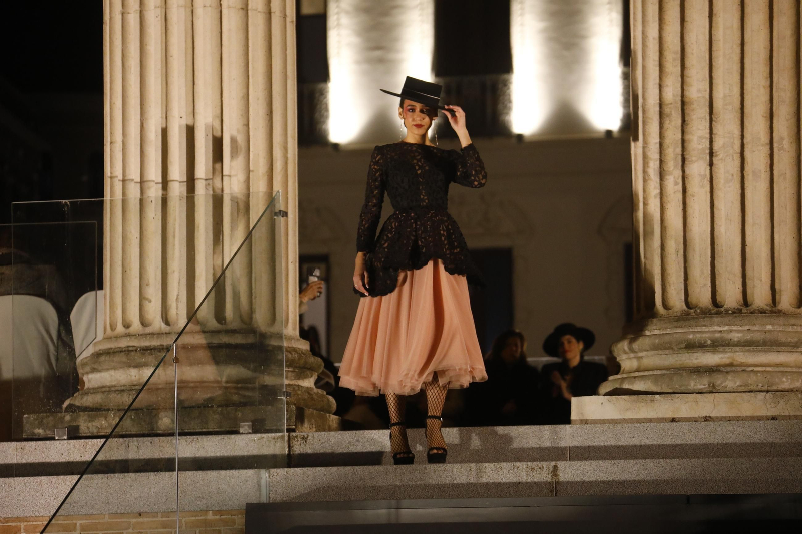 Las mejores imágenes del desfile de Mancini en el Templo Romano de Córdoba