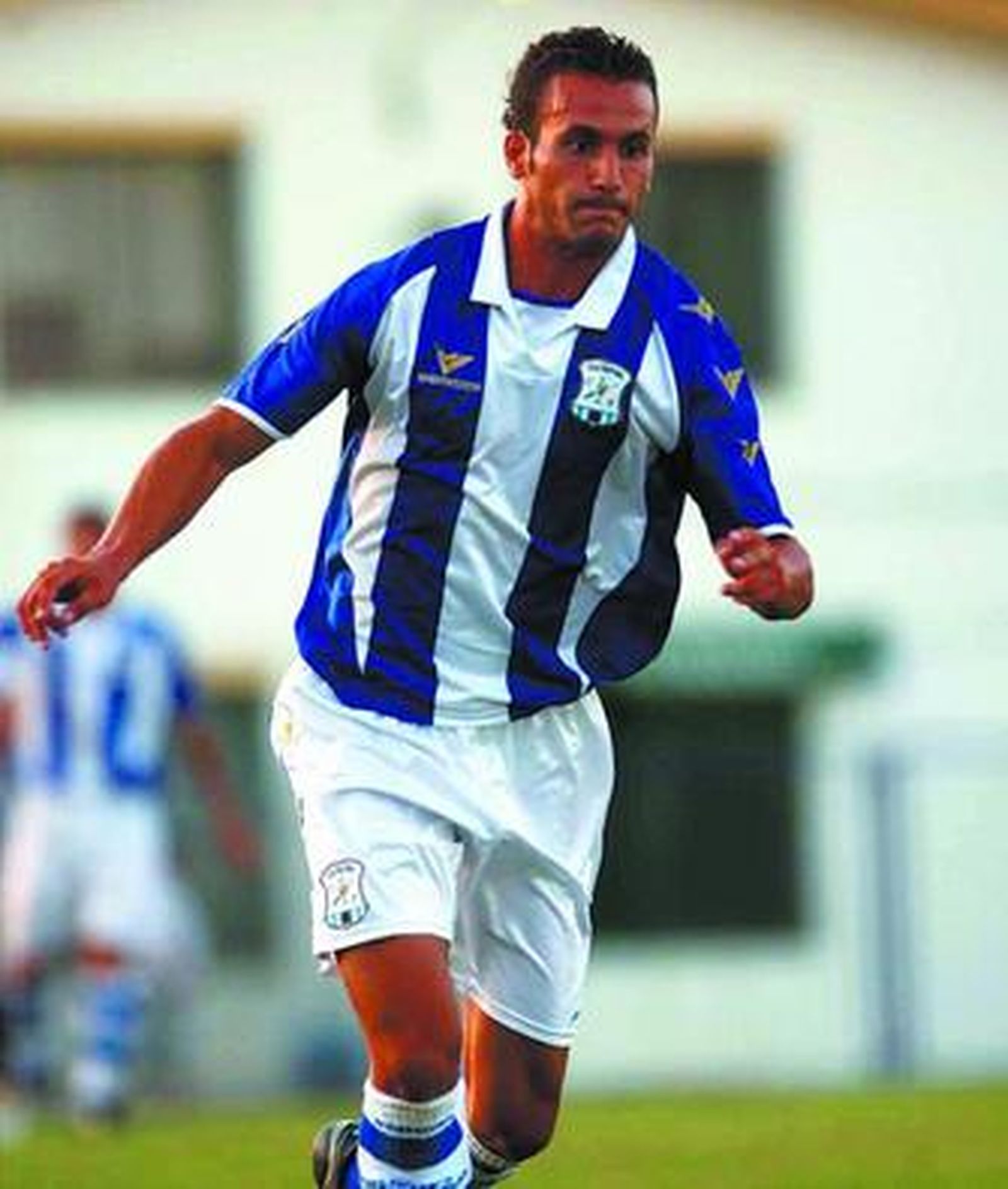 El centrocampista Servando forma pareja con Chema en la medular blanquiazul.