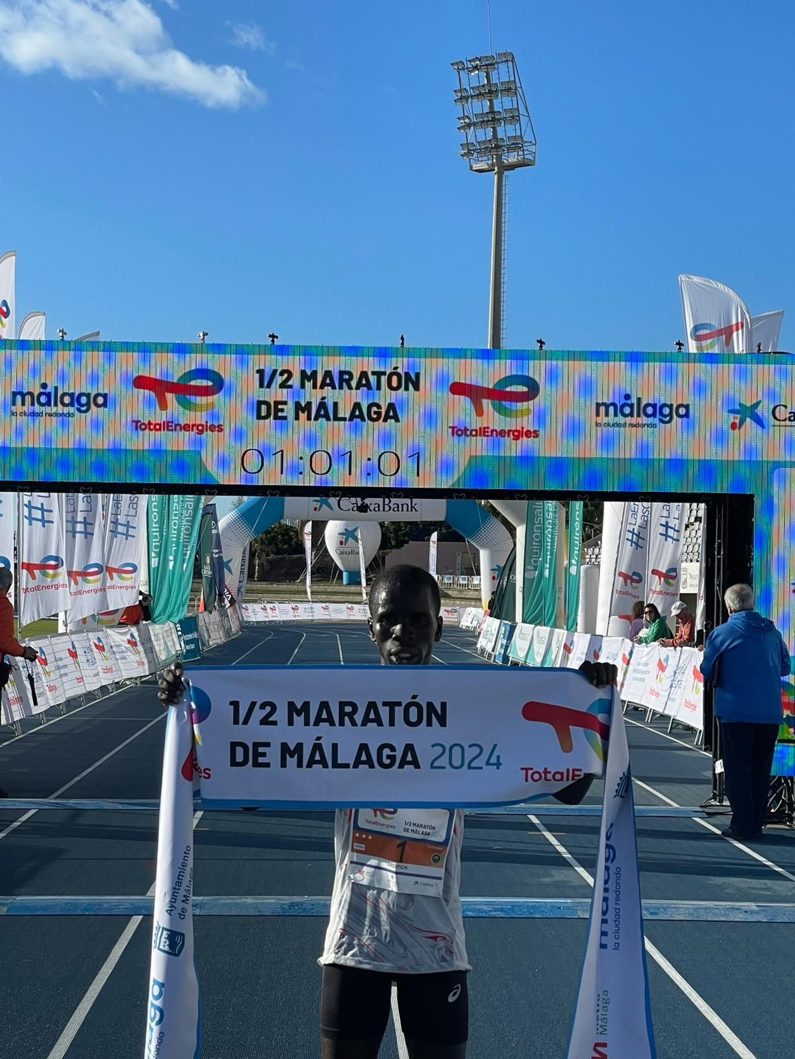 Las mejores fotos de la Media Maratón de Málaga 2024 Las mejores fotos de la Media Maratón de Málaga 2024