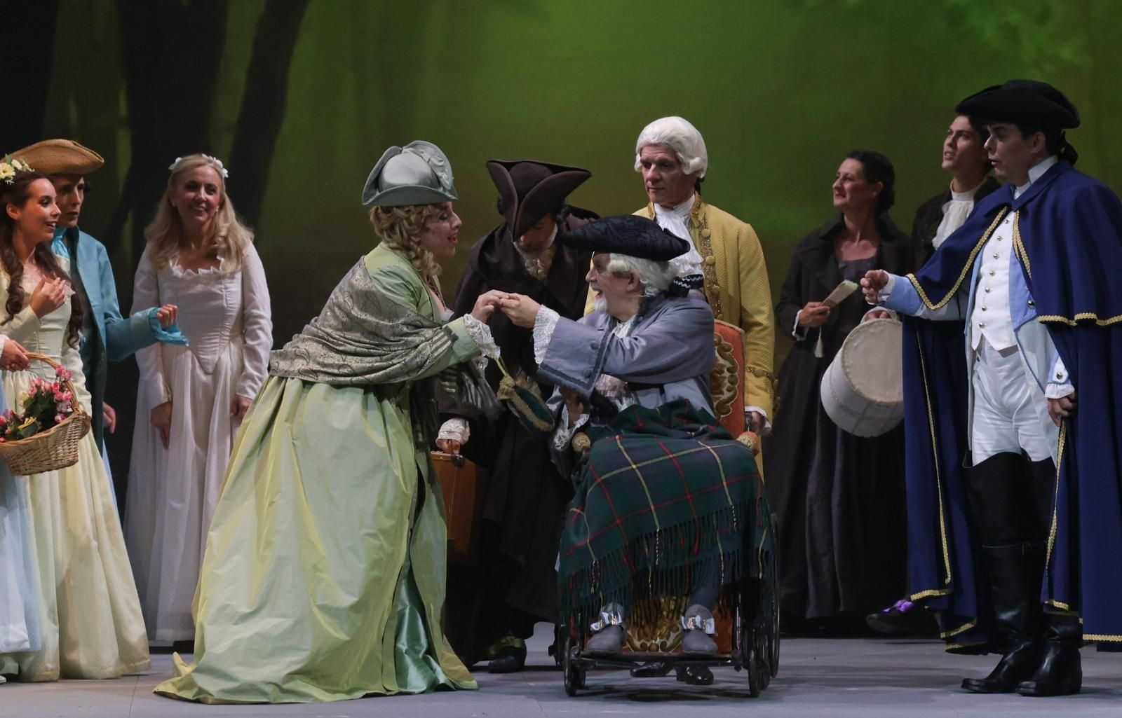 La versión de 'Manon Lescaut' que cierra la temporada lírica del Teatro Cervantes, en fotos