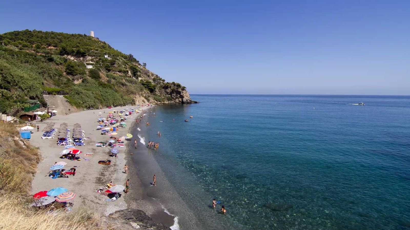 La playa de Maro. La playa de Maro.