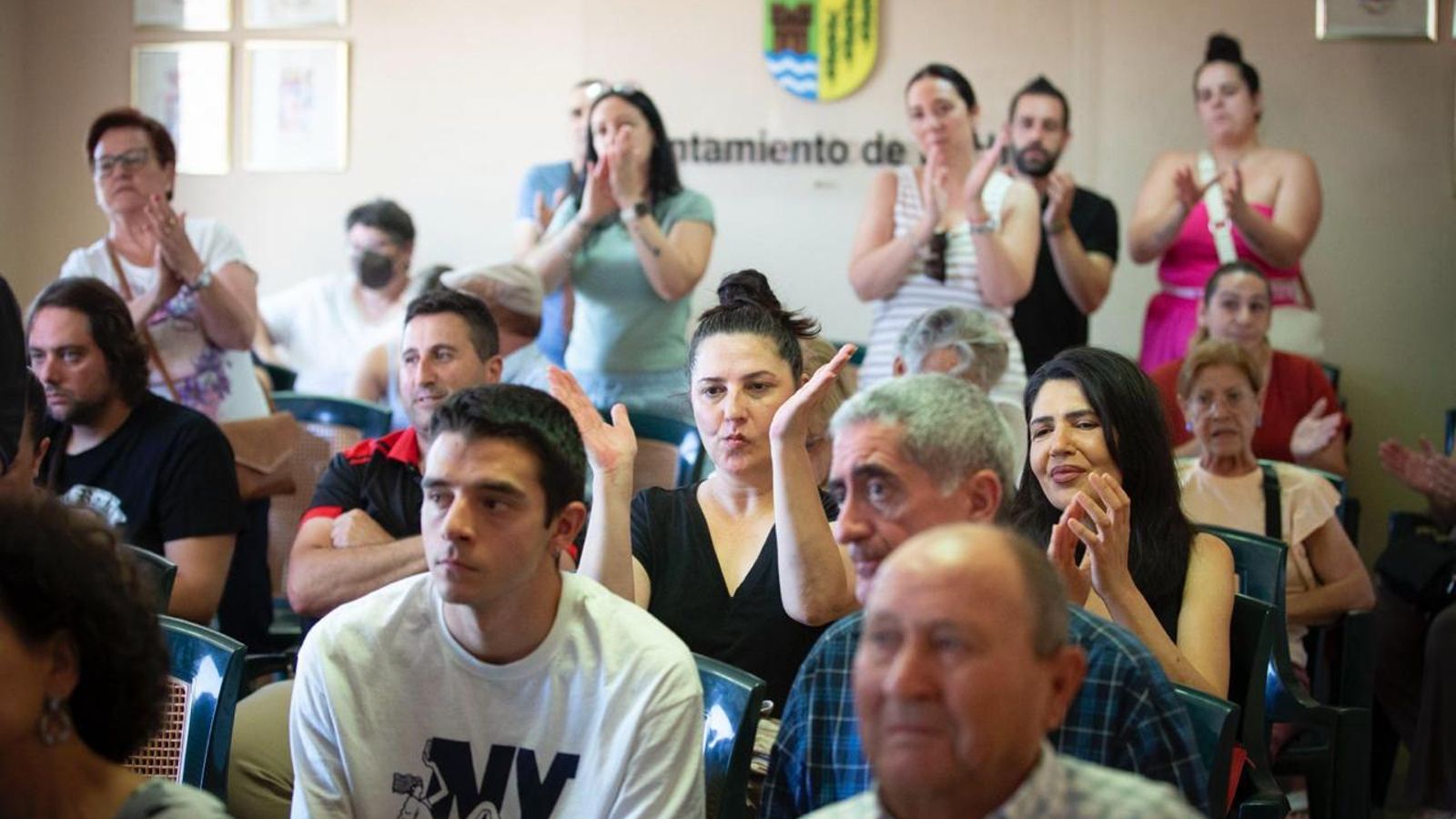 El ambiente ha sido tenso durante todo el pleno, con reproches entre partidarios y detractores