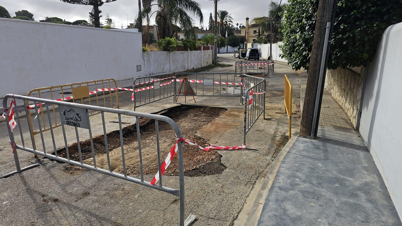 Quejas de los vecinos de la Colonia San Miguel de Algeciras por los cortes de agua