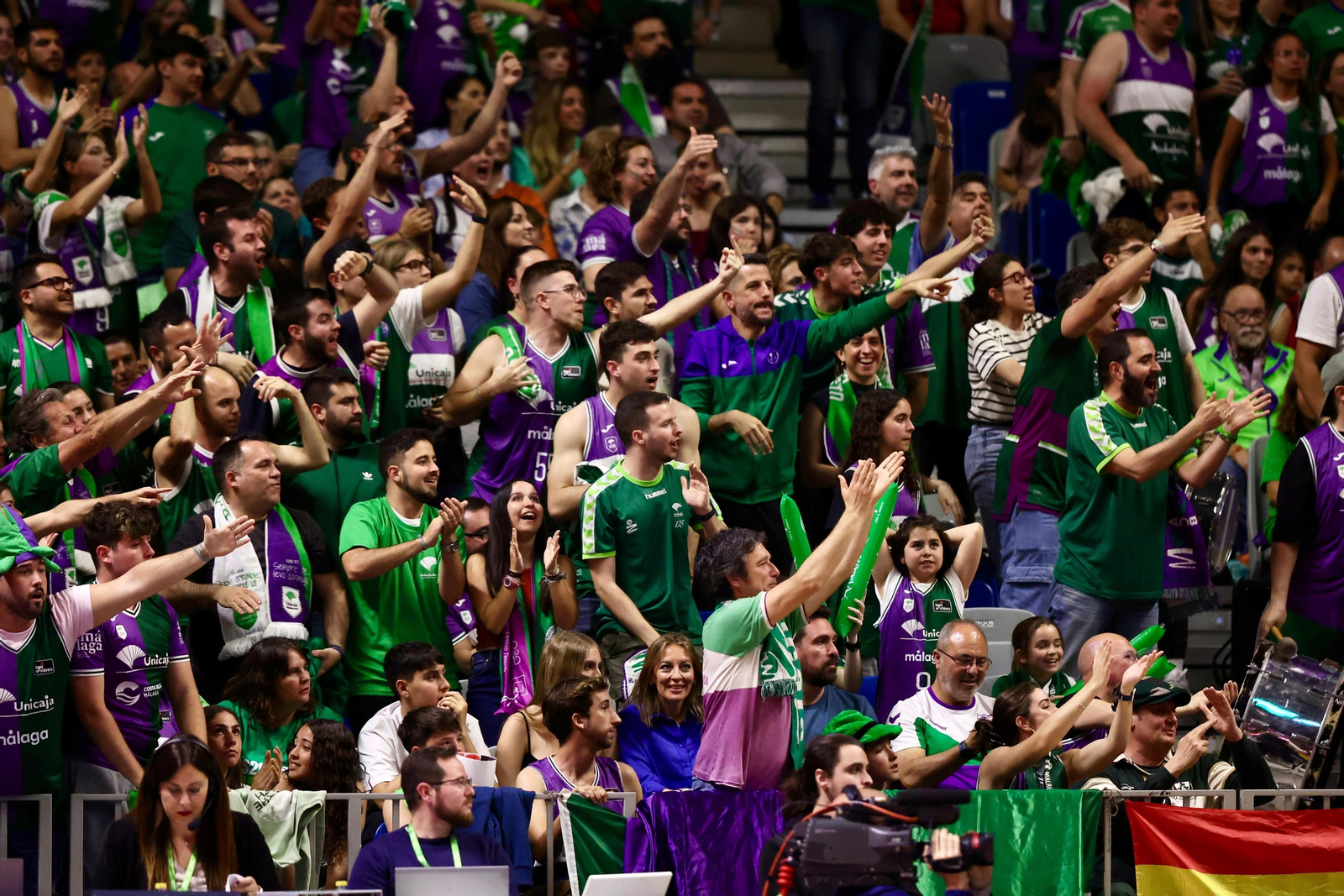 Búscate en las gradas del Carpena en el Unicaja Baloncesto - Real Madrid