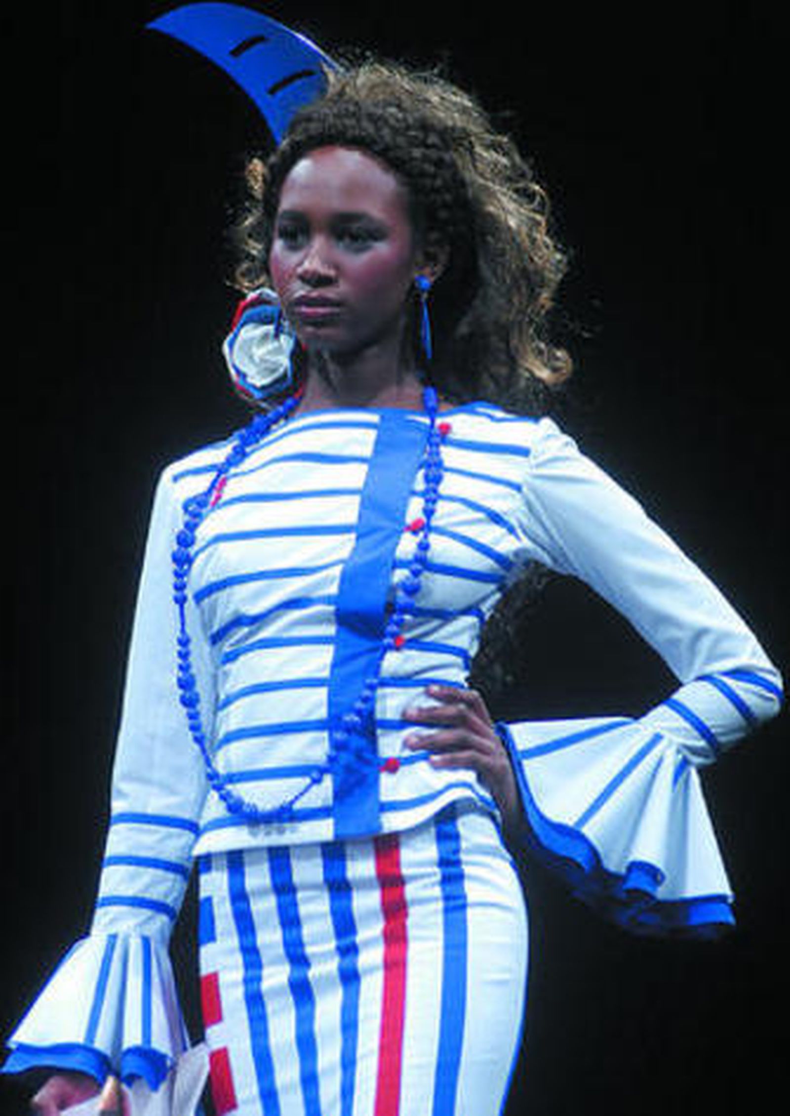 La Hermandad de Huelva celebra una pasarela flamenca 'benéfica'