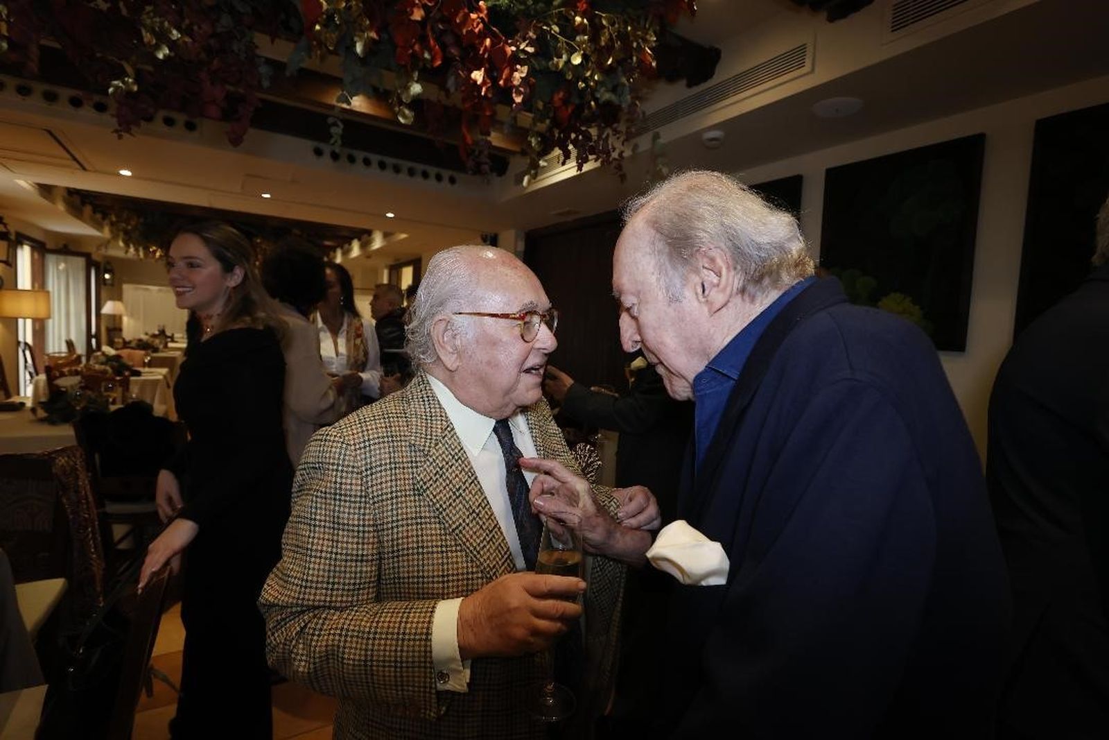 Imágenes de la celebración del 90 cumpleaños de Tony Benítez en Sevilla