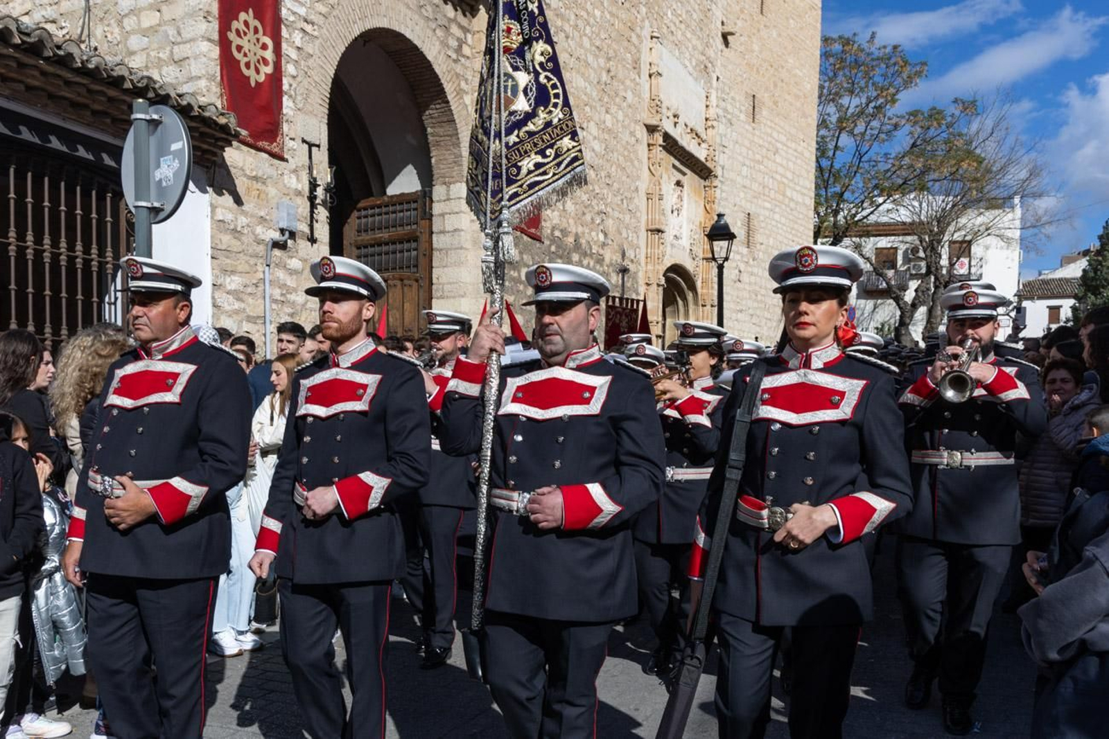 La temida lluvia impide el desarrollo normal de este Martes Santo