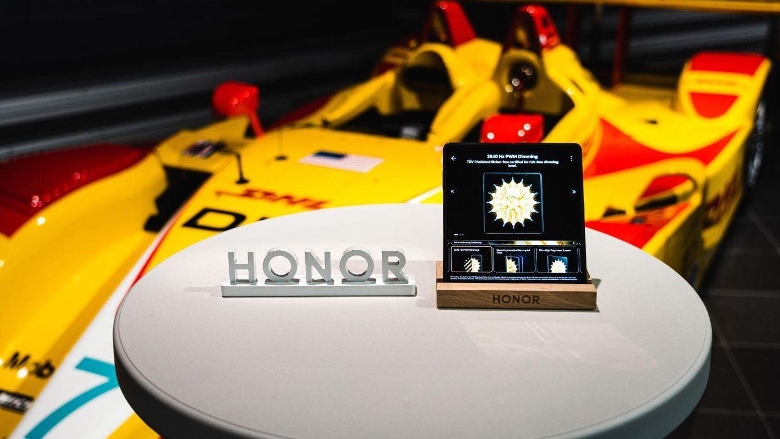 Porsche Design Honor Magic V2 RSR