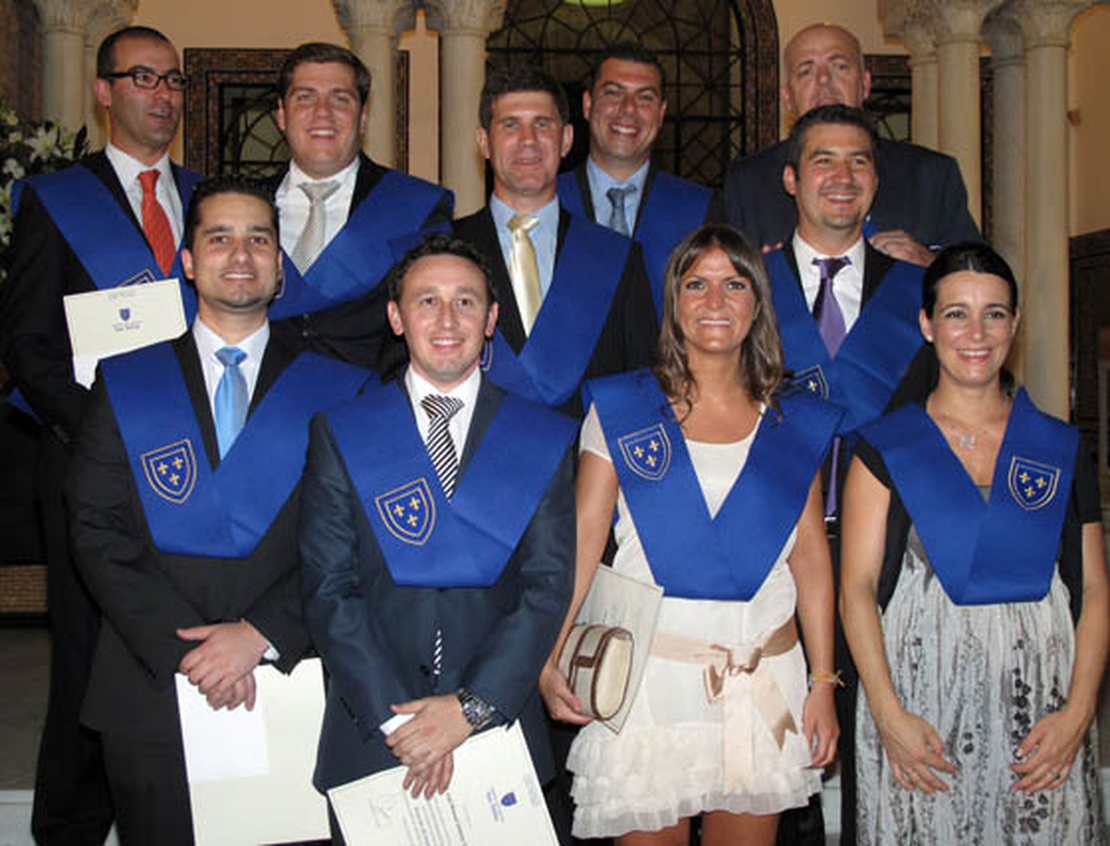 Arriba: Fernando García del Moral (Bodegas Campos), Víctor Martínez (Atiliano y Antonio, Badajoz), Diego di Genova (Covap), Urbano Herrero (Fitesa), Juan Simón del Valle (Azulejos Valle), Alejandro Márquez (tutor), de Logista. Abajo: José Fuentes (Distribuciones Carretas), José Manuel Jiménez (Movireb), Rocío Martí (Dimapeix) y Gloria García.

Foto: Victoria Ramírez