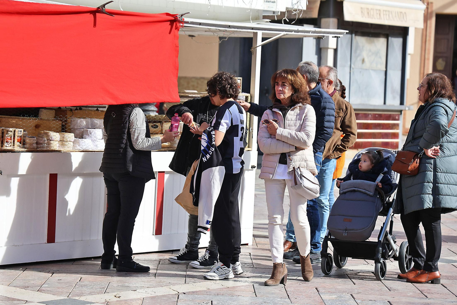 Imágenes del mercado navideño de la Plaza de Las Monjas