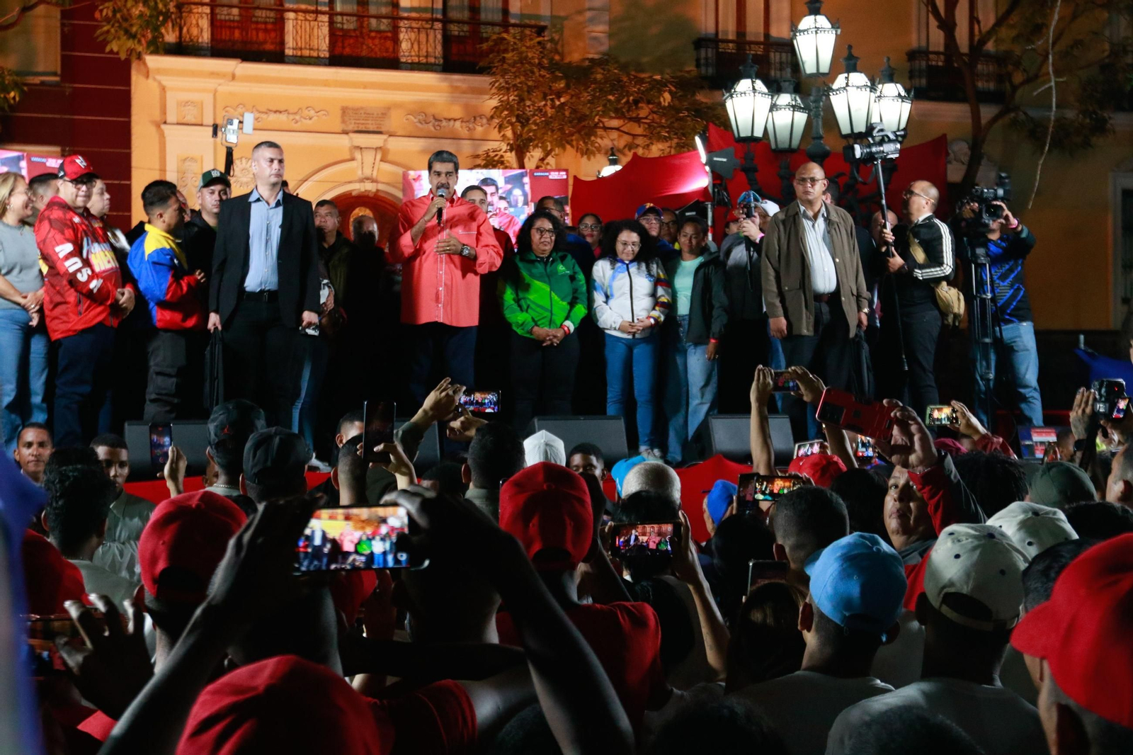 El presidente de Venezuela, Nicolas Maduro, celebra los resultados electorales en Caracas, en una imagen cedida por el Palacio de Miraflores.