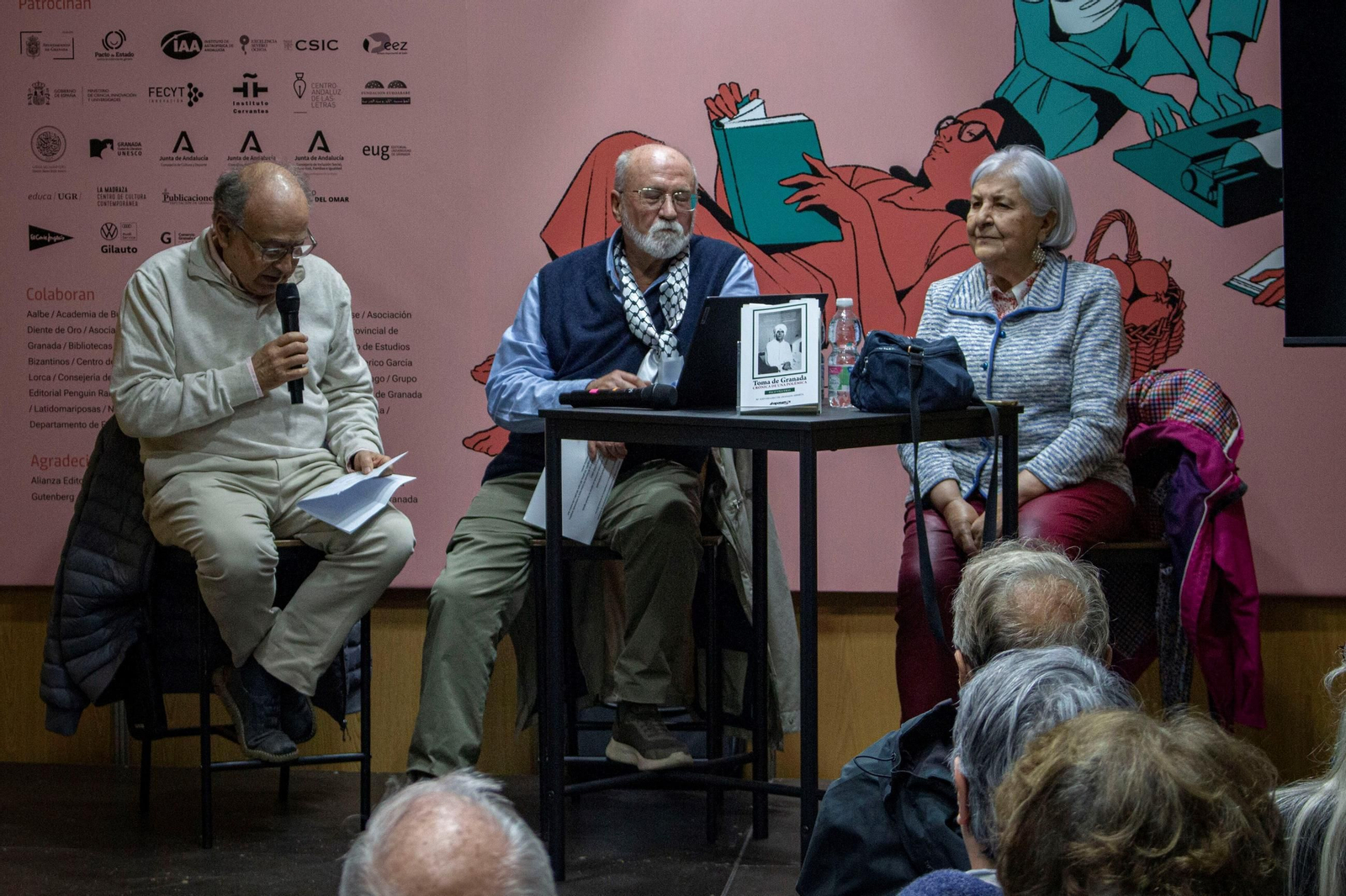 Paco Vigueras presenta 'Toma de Granada: crónica de una polémica' en la Feria del Libro de Granada