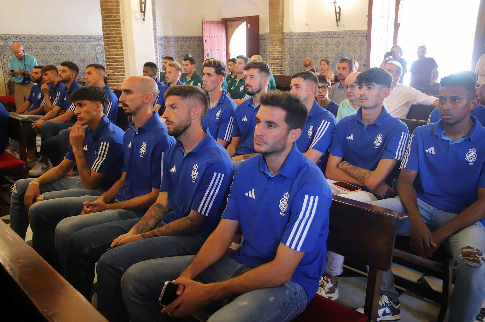 Imágenes de la ofrenda floral del Recreativo de Huelva a la Virgen de La Cinta