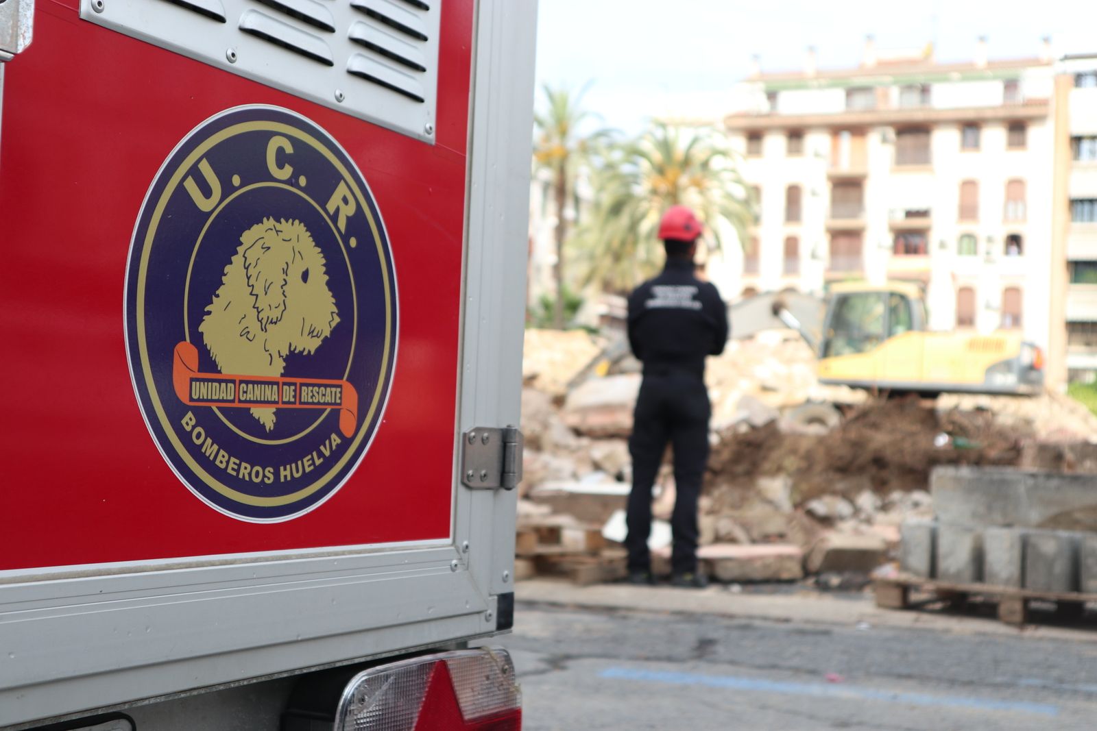 Simulacro de rescate de la Unidad Canina, en la Plaza de la Merced