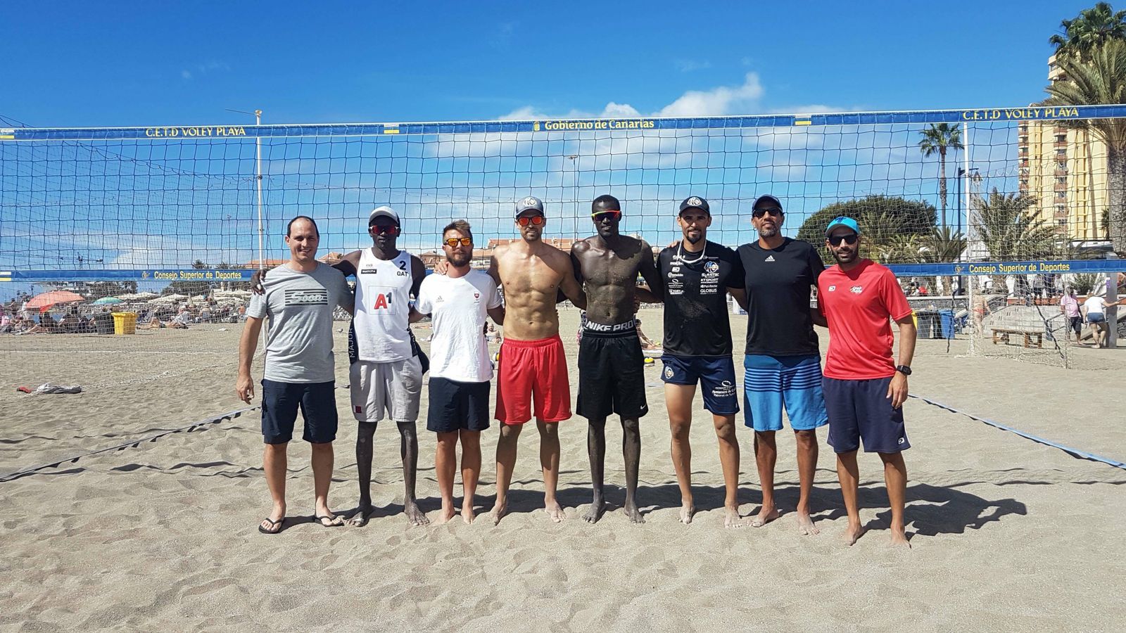 Herrera y Gavira, junto a sus compañeros de entrenamiento, en Tenerife