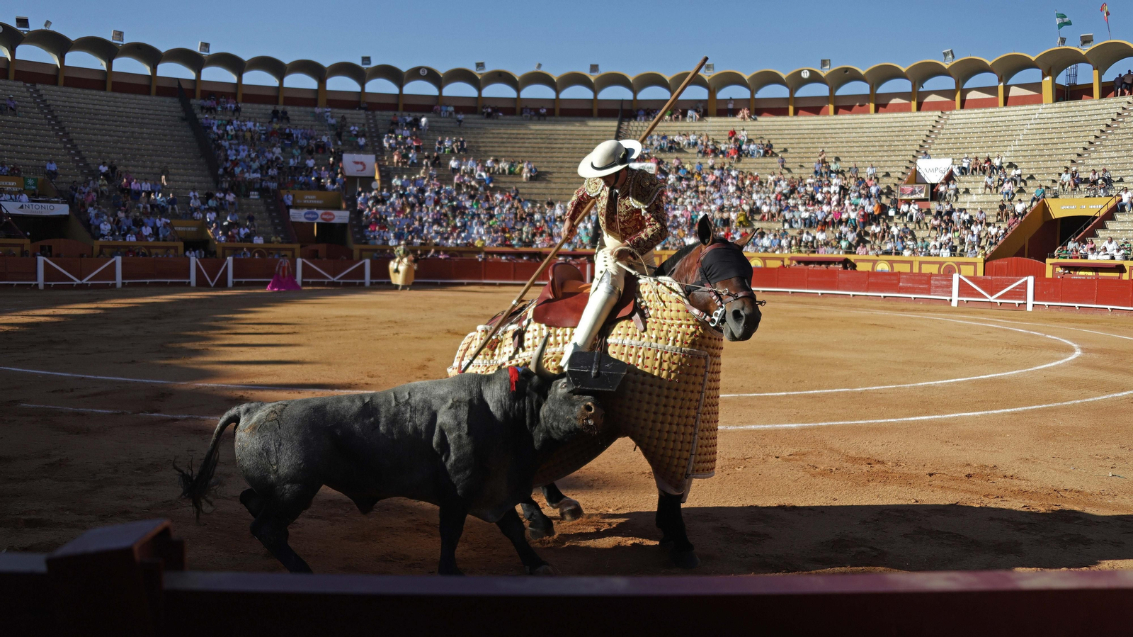 Fotos de la corrida del sábado de la Feria Taurina de Algeciras: Ferrera, Chacón y López Simón
