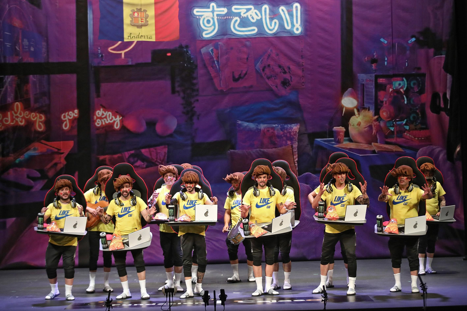 Actuación de la chirigota 'Los que comen de las visitas'