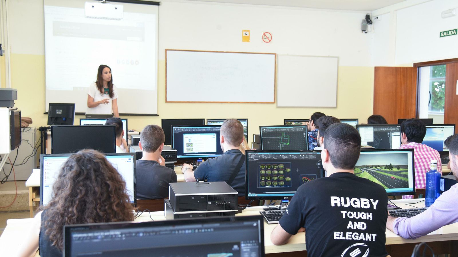 Alumnos de la Escuela Politécnica de Belmez durante una clase.