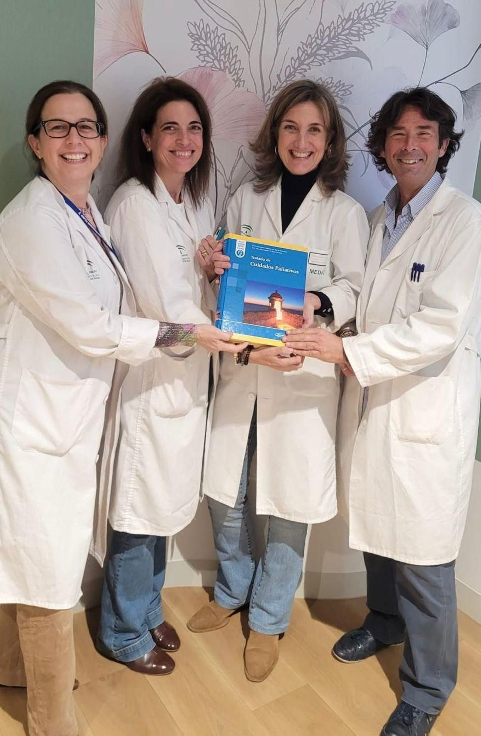 Médicos que han elaborado el manual de cuidados paliativos.