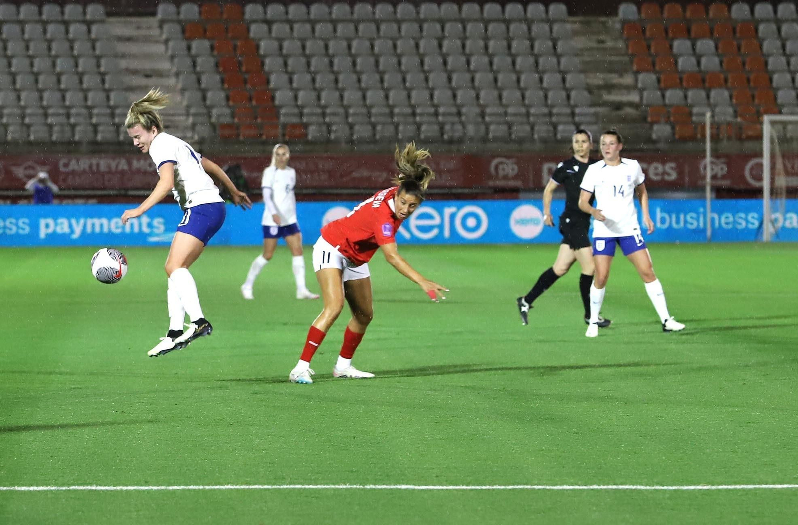 LAS FOTOS DEL AMISTOSO INGLATERRA-AUSTRIA FEMENINO EN ALGECIRAS