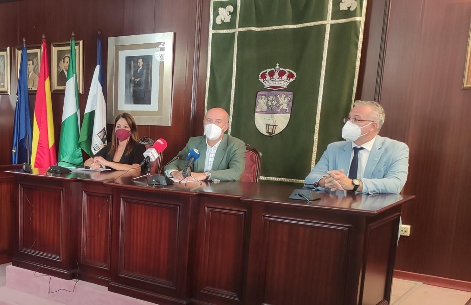 Un momento del encuentro mantenido en el Ayuntamiento de Lepe. Un momento del encuentro mantenido en el Ayuntamiento de Lepe.