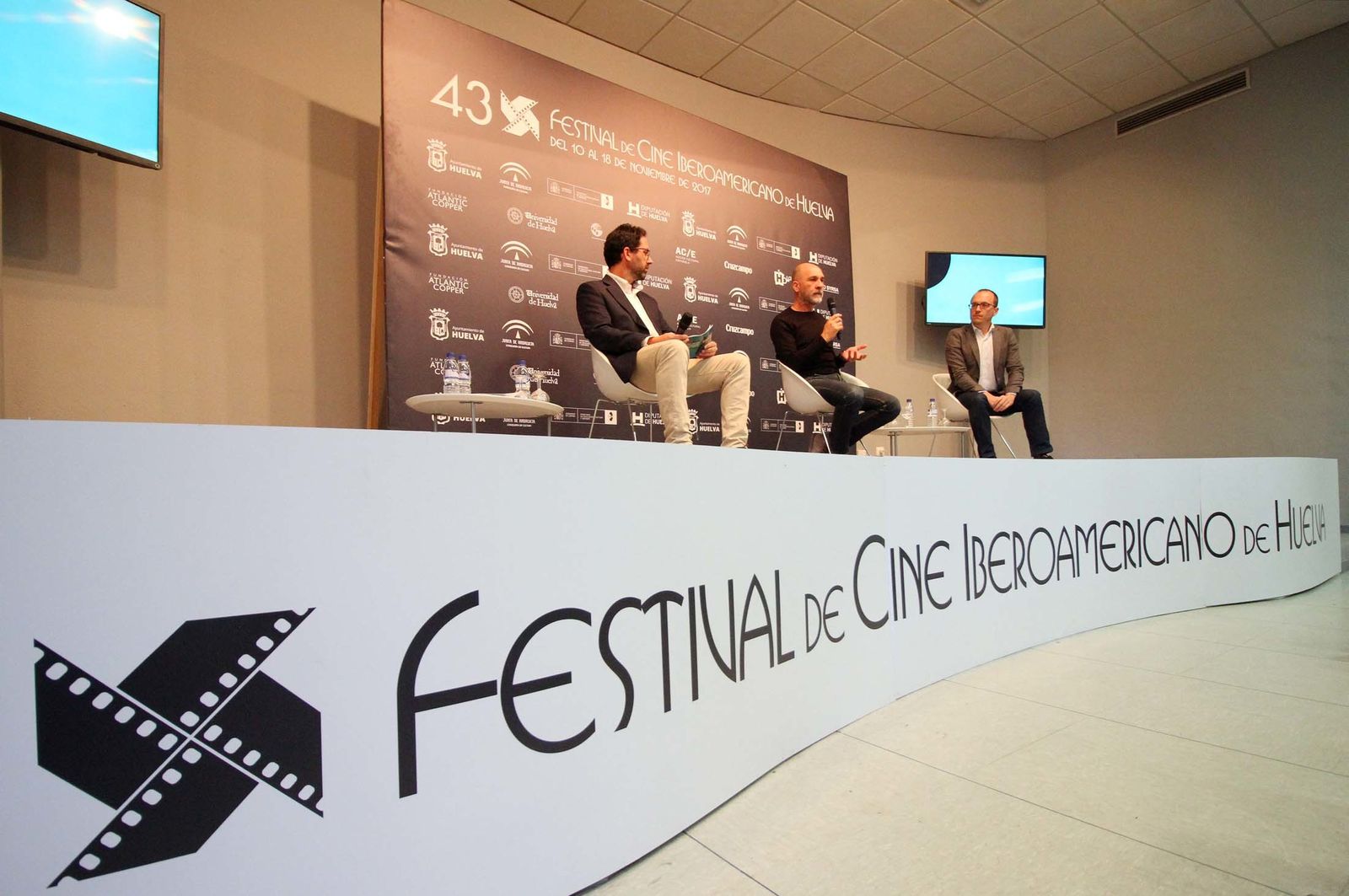 Imágenes de la entrega del premio Ciudad de Huelva a Darío Grandinetti.