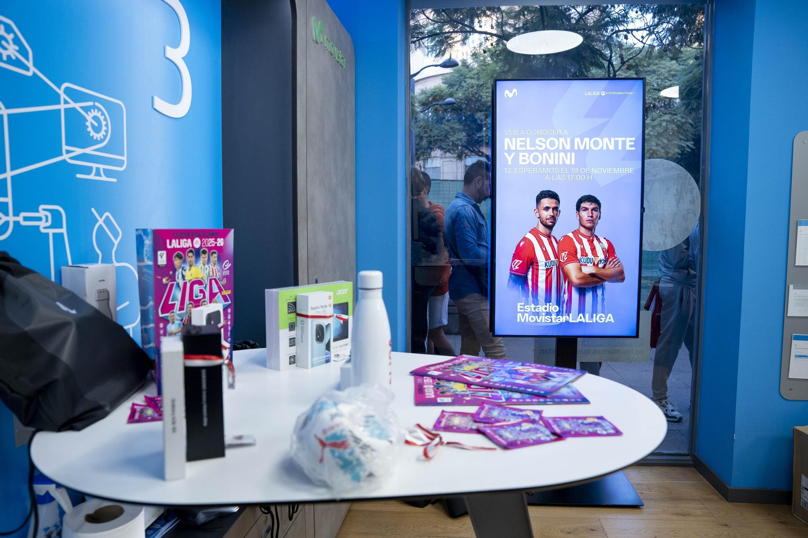 Las imágenes del encuentro con los aficionados de Monte y Bonini en el Paseo de Almería
