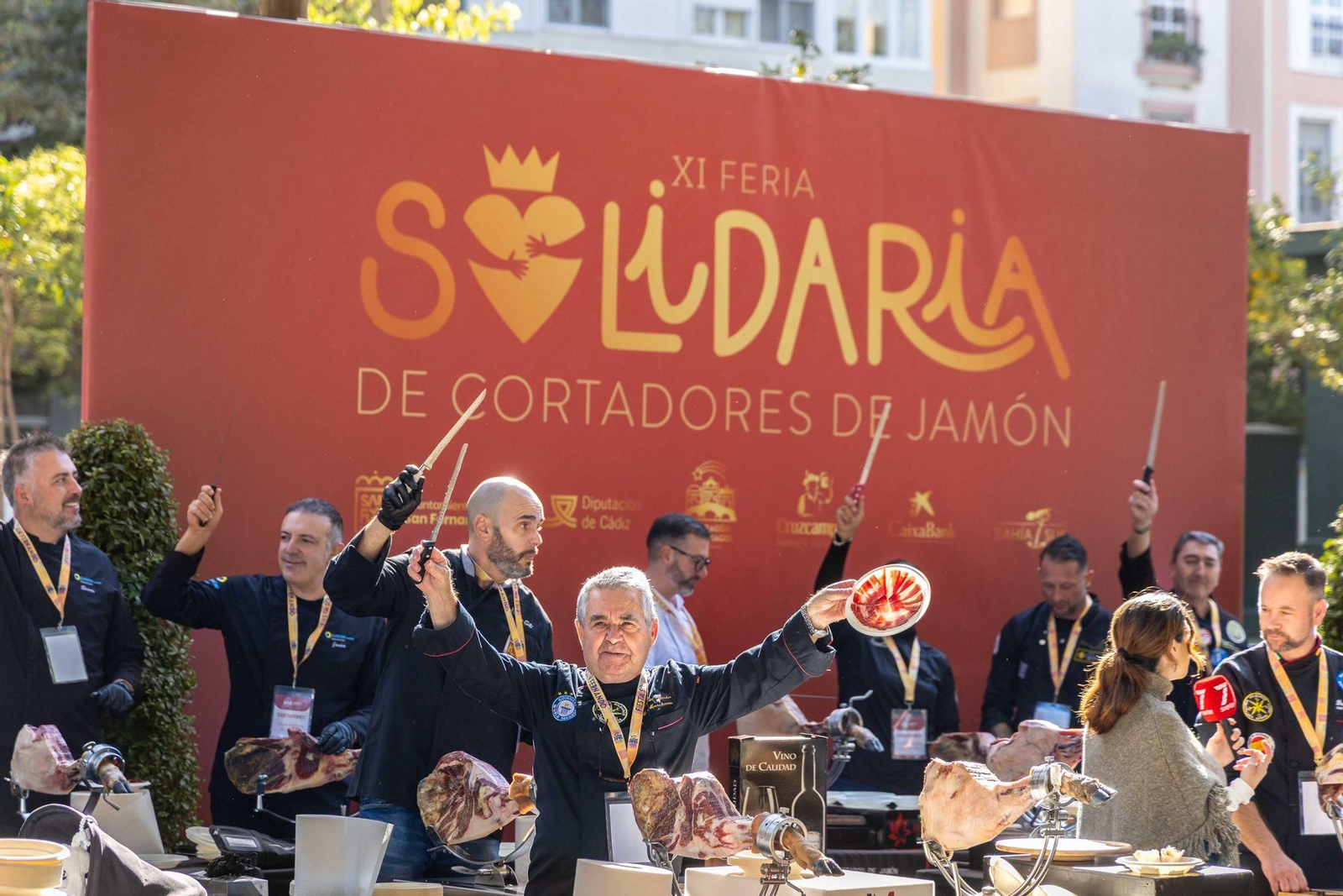 Las imágenes de la Feria Solidaria de Cortadores de Jamón en San Fernando