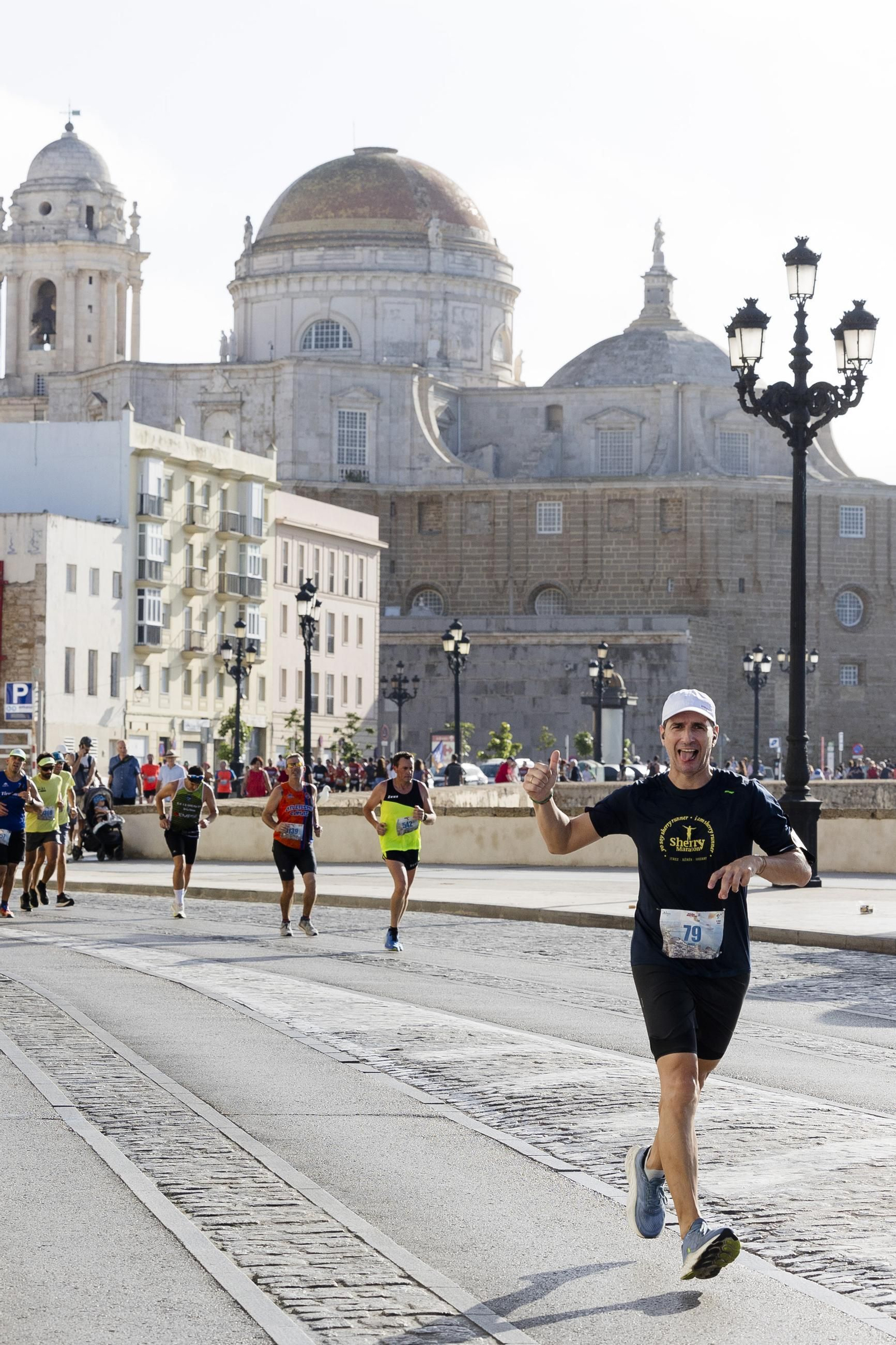 Búscate en las imágenes de la I media maratón Ciudad de Cádiz