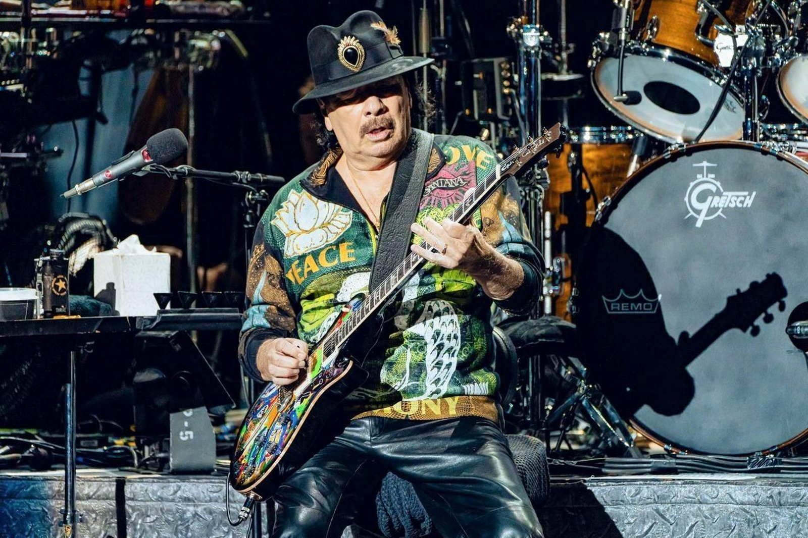 El guitarrista y compositor mexicano Carlos Santana durante su actuación en el Festival Starlite en Marbella El guitarrista y compositor mexicano Carlos Santana durante su actuación en el Festival Starlite en Marbella