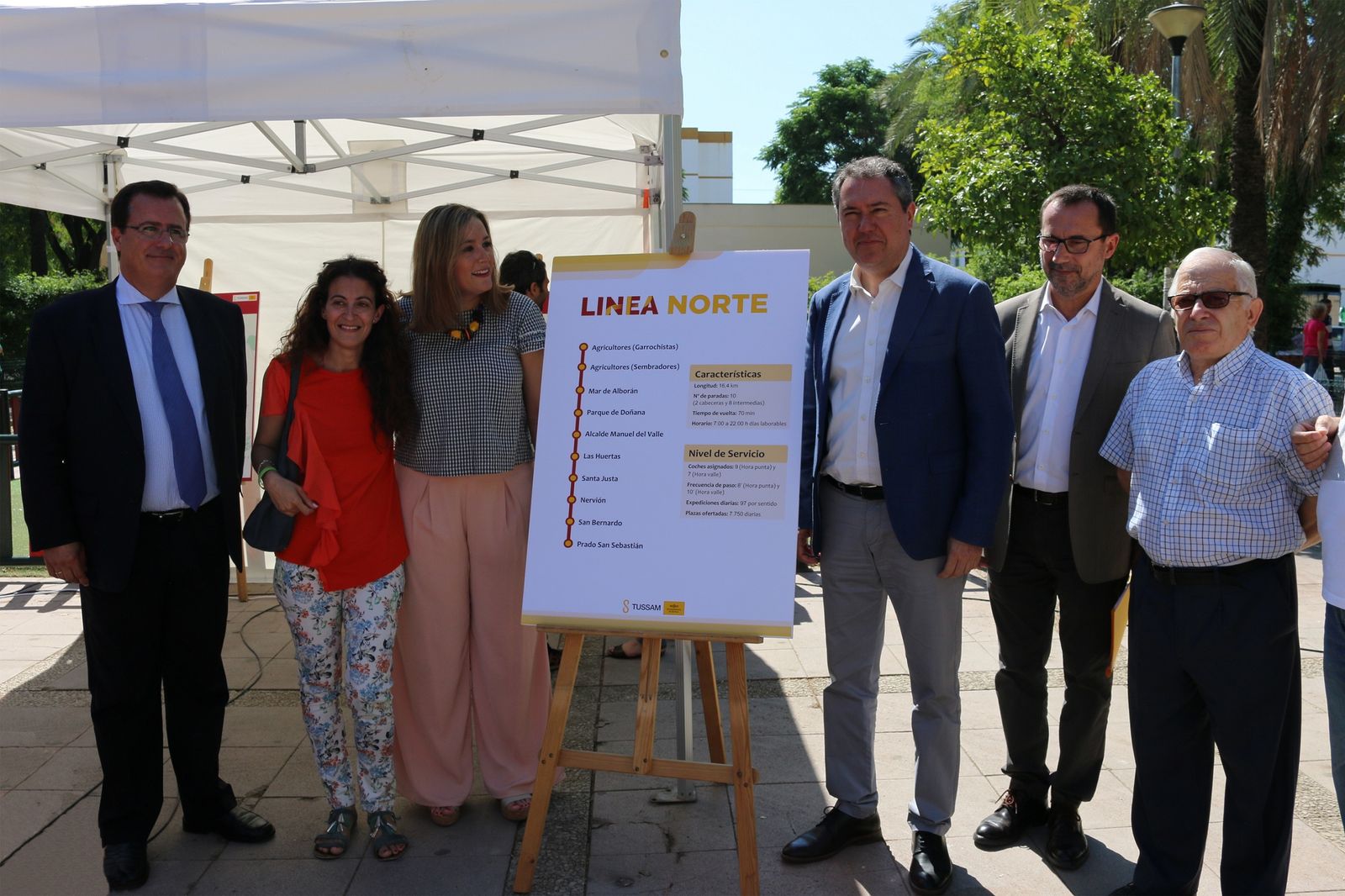 El alcalde de Sevilla, Juan Espadas, durante la presentación de esta nueva línea en Pino Montano.