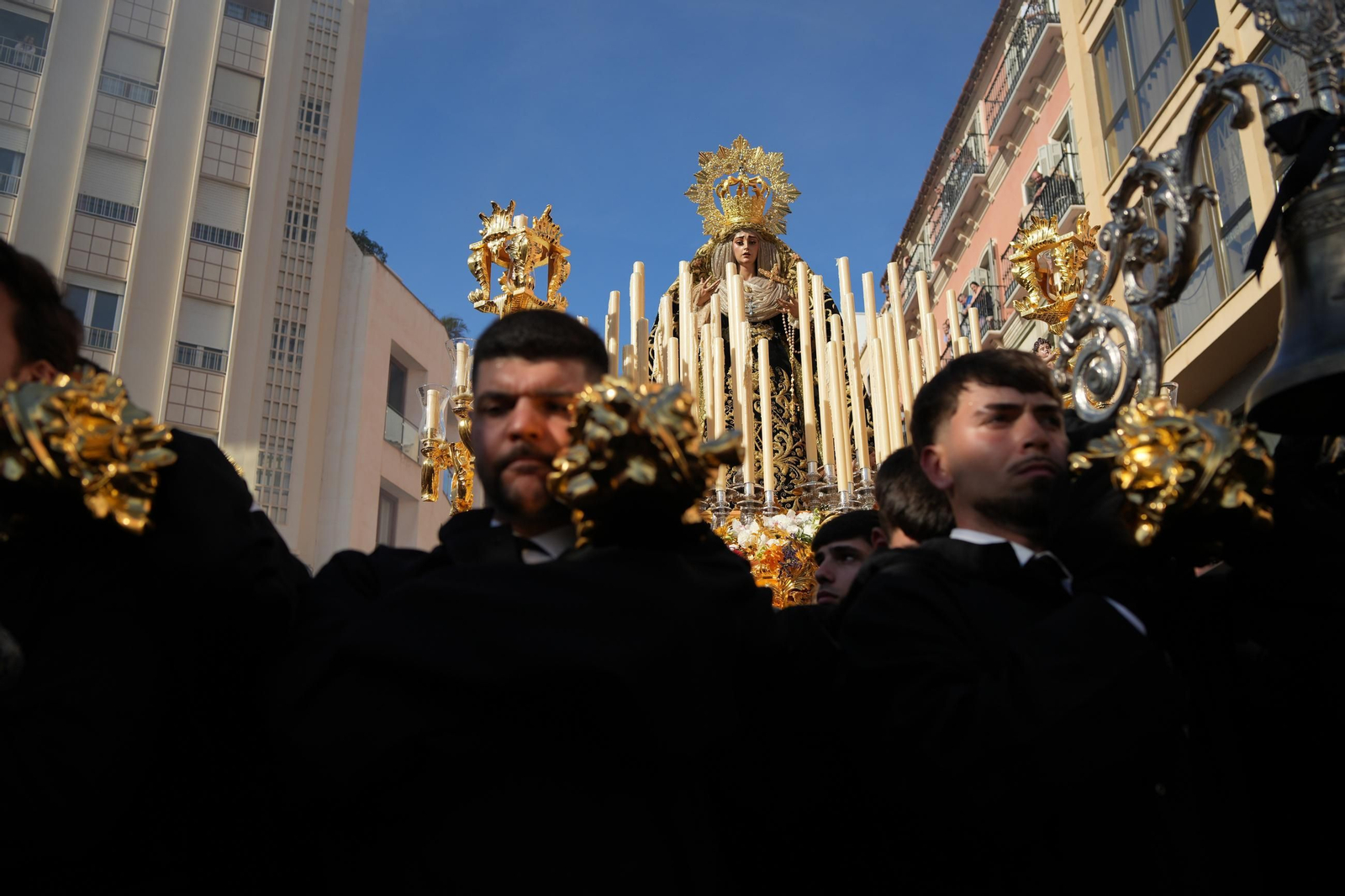 Viñeros en el Jueves Santo en Málaga, en fotos