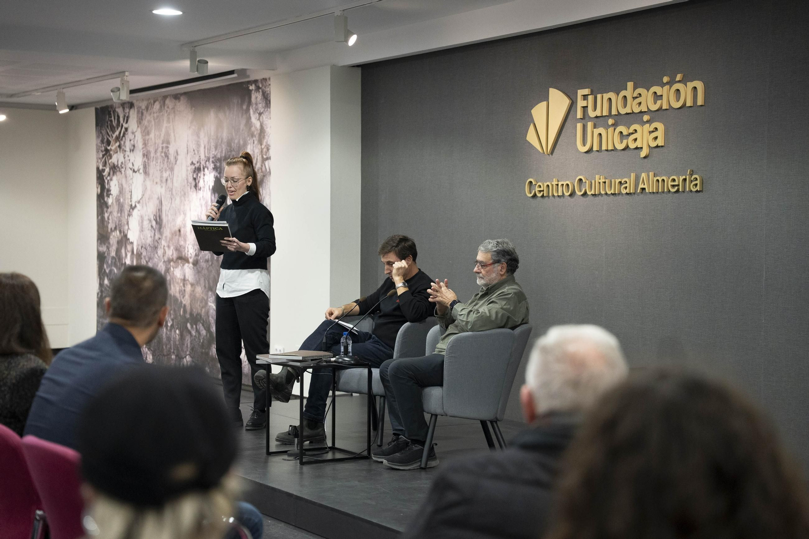“Cuando las imágenes pierden su cuerpo”: Un diálogo entre Sema D’Acosta y Joan Fontcuberta sobre materia, memoria y la transformación posfotográfica