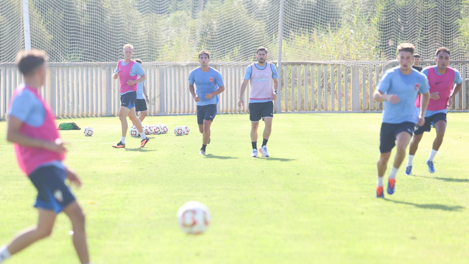 Manín, junto al entrenador, Javi Vázquez, en el inicio de la pretemporada.